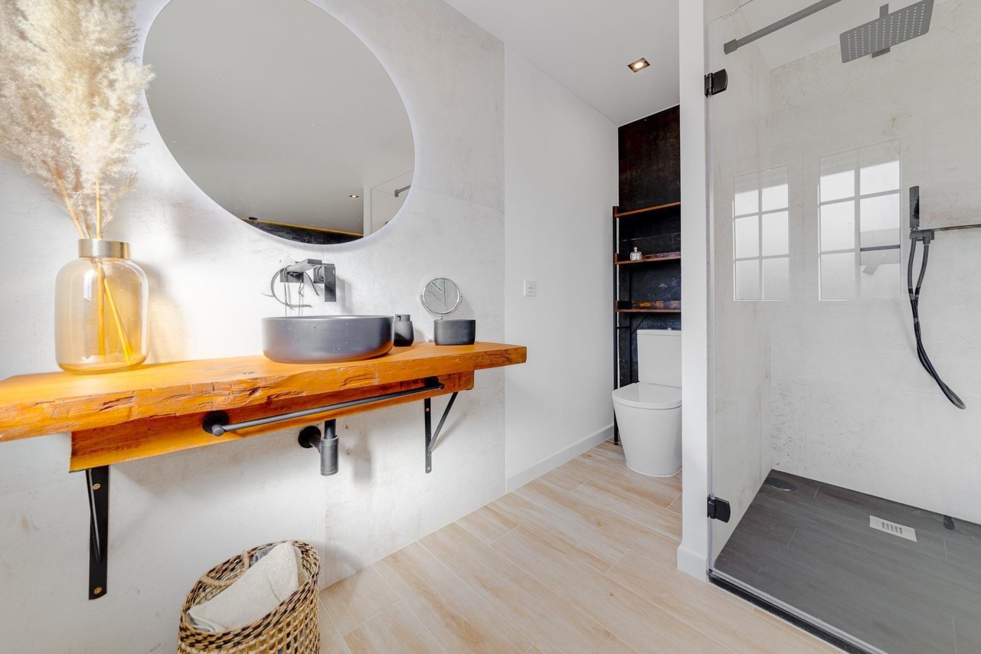 1º floor suite 