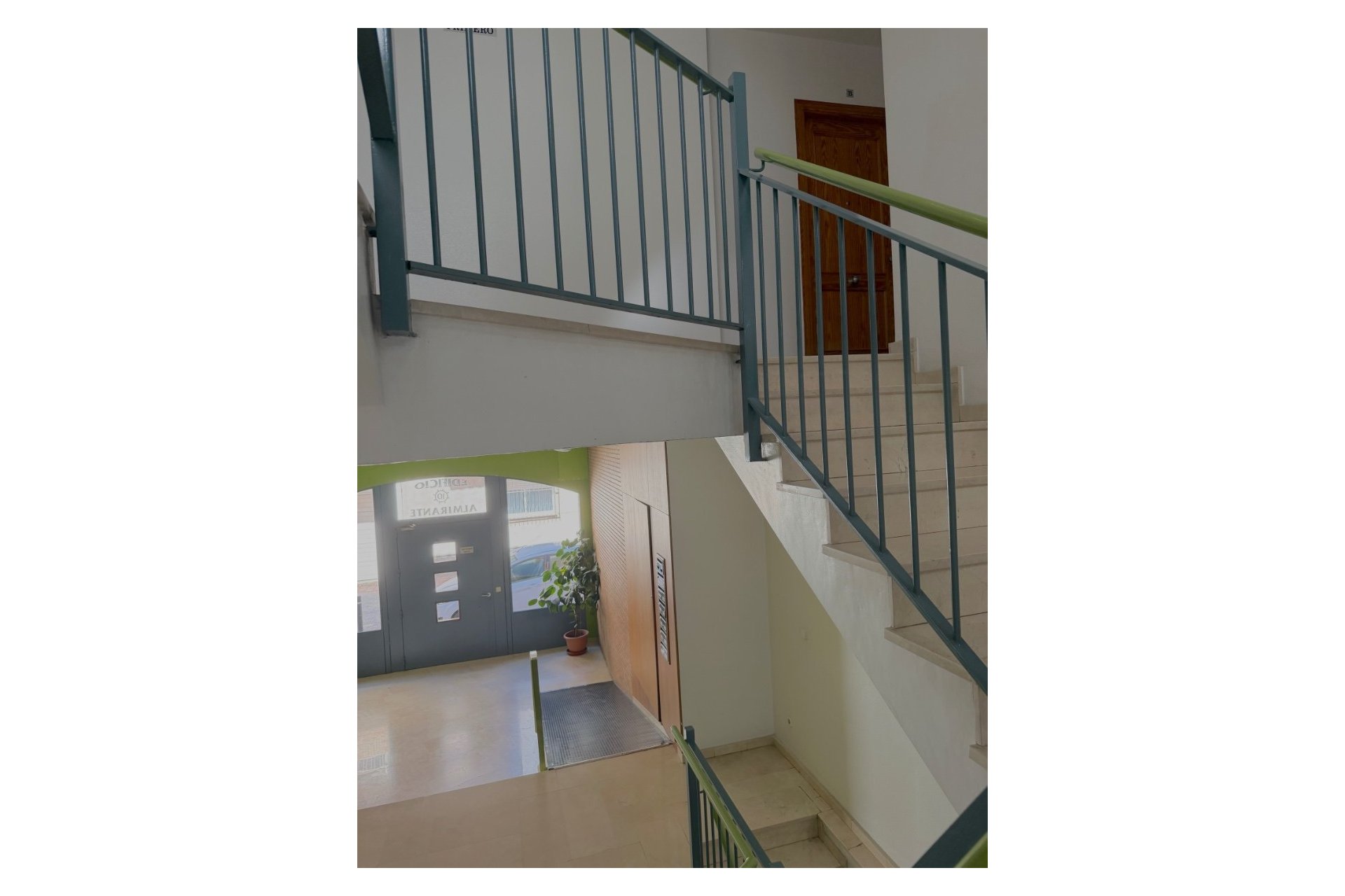 Entrance and apartamento door