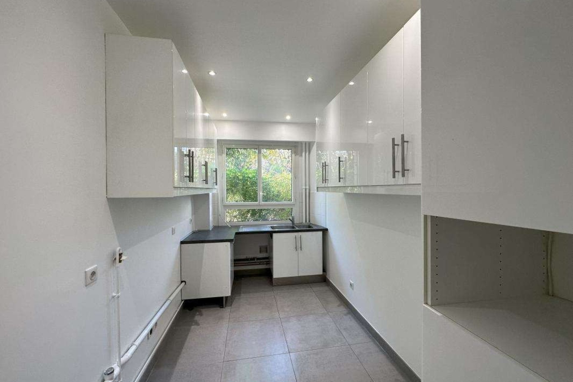 Resale - Apartment / flat - Paris