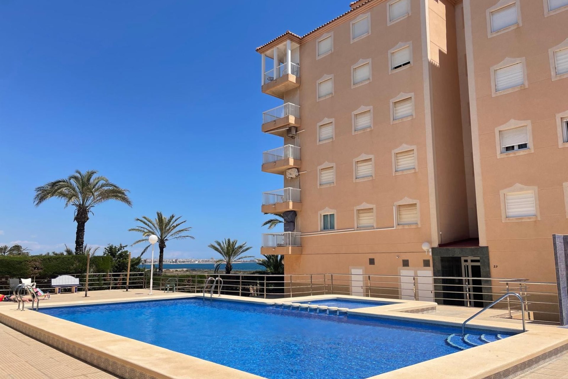 Resale - Apartment / flat - Punta Prima