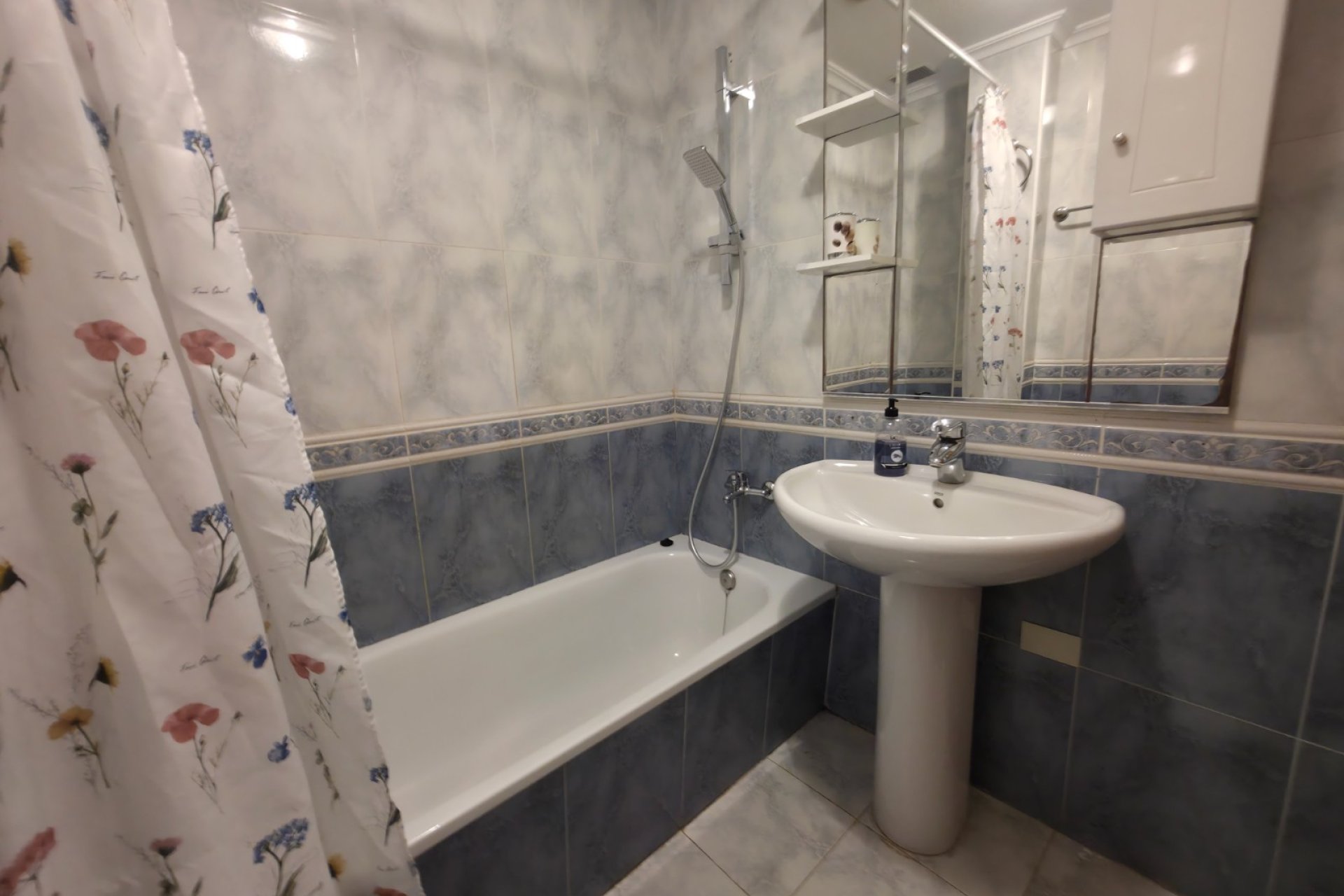 Resale - Apartment / flat - Torrevieja - Paseo maritimo