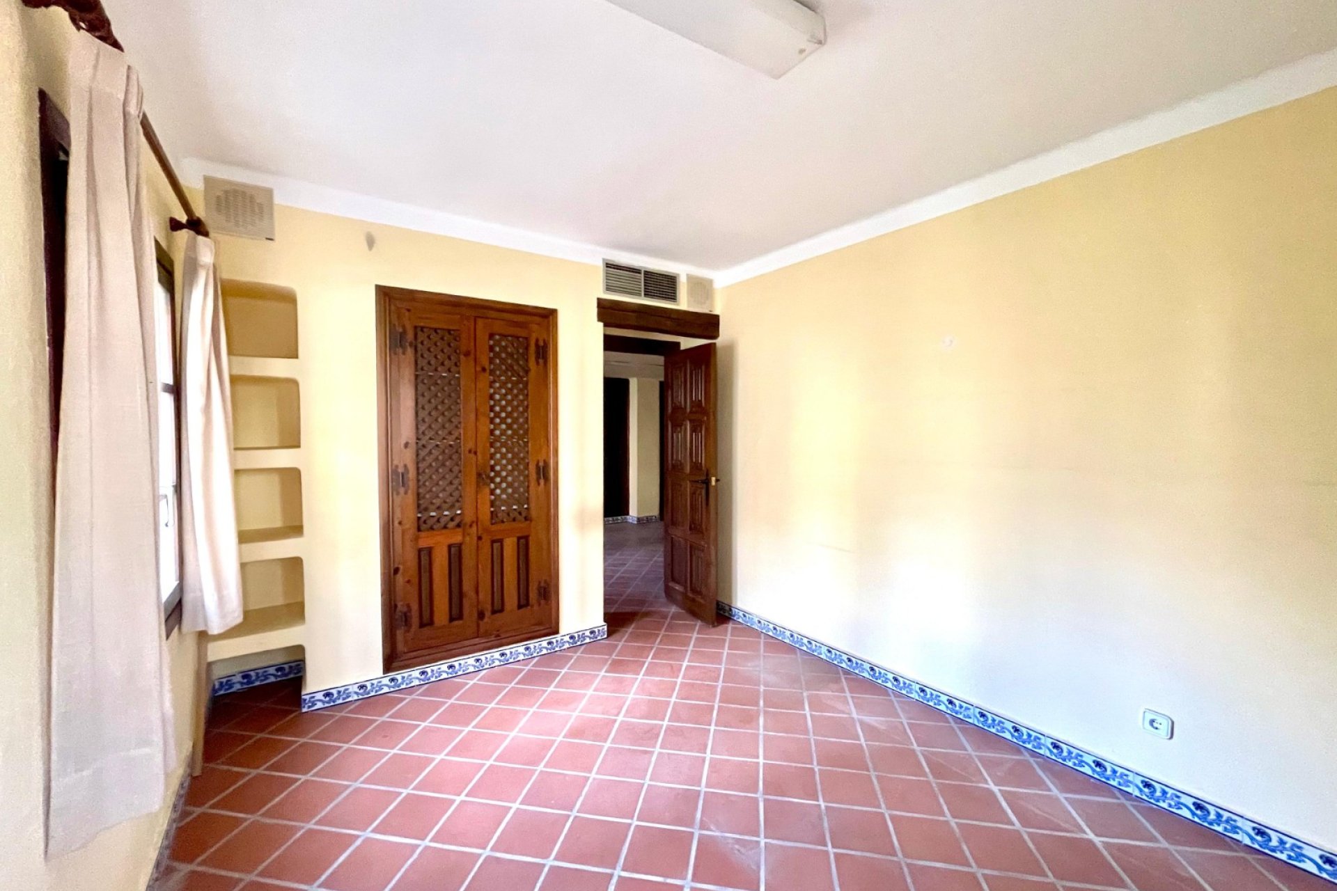 Resale - Commercial - Torrevieja - Playa Los Locos
