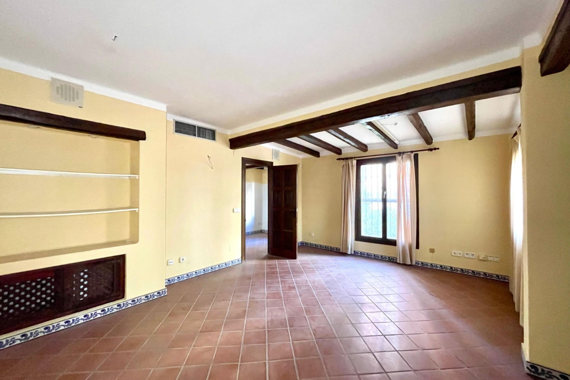 Resale - Commercial - Torrevieja - Playa Los Locos