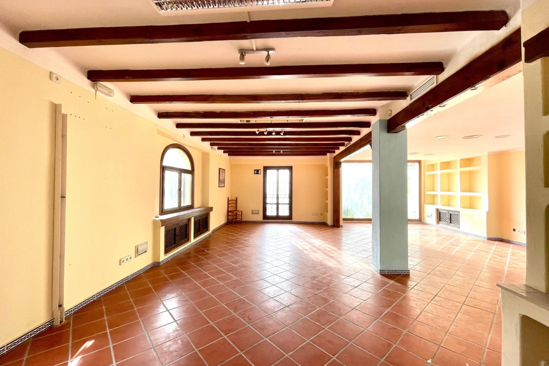 Resale - Commercial - Torrevieja - Playa Los Locos