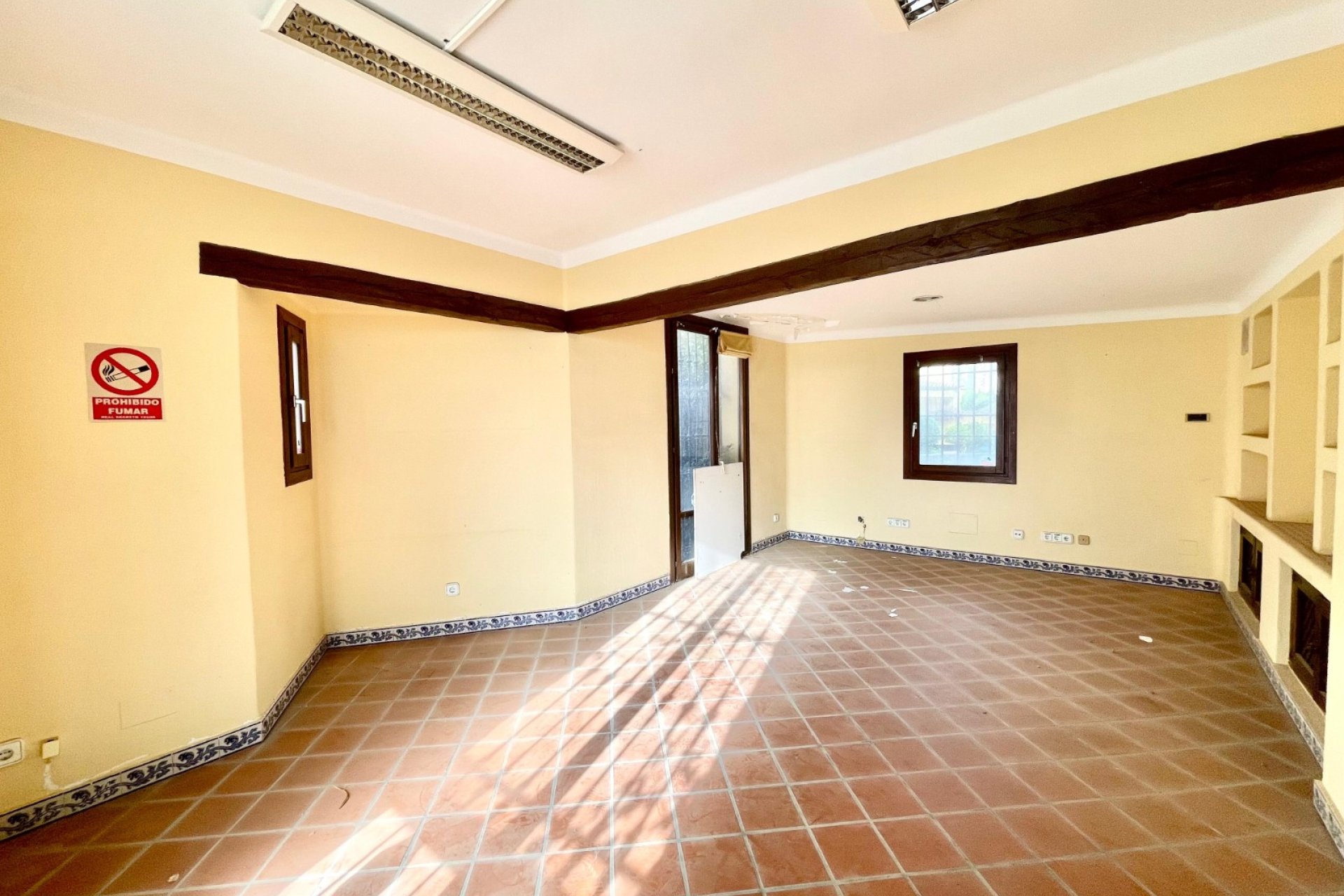 Resale - Commercial - Torrevieja - Playa Los Locos