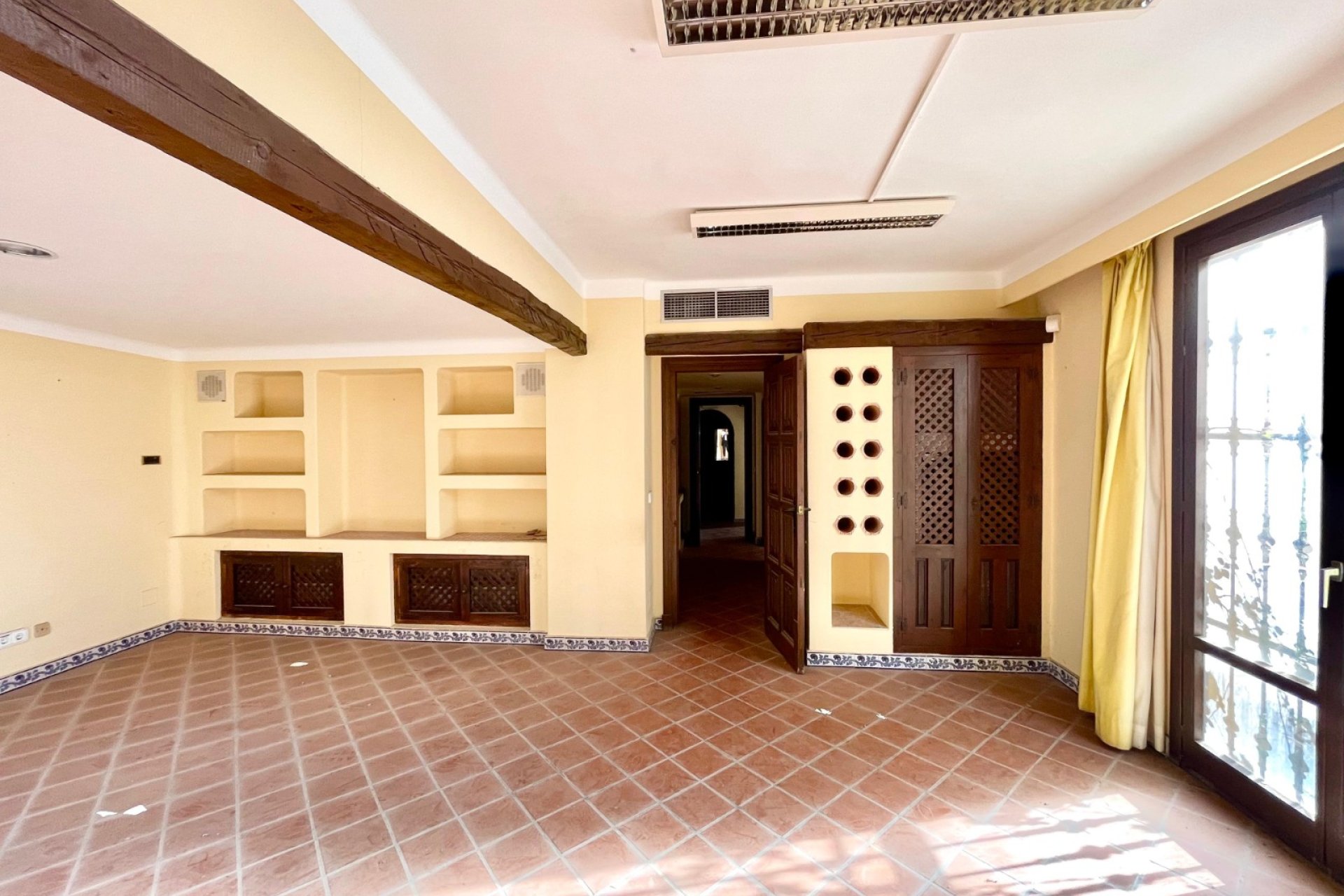 Resale - Commercial - Torrevieja - Playa Los Locos