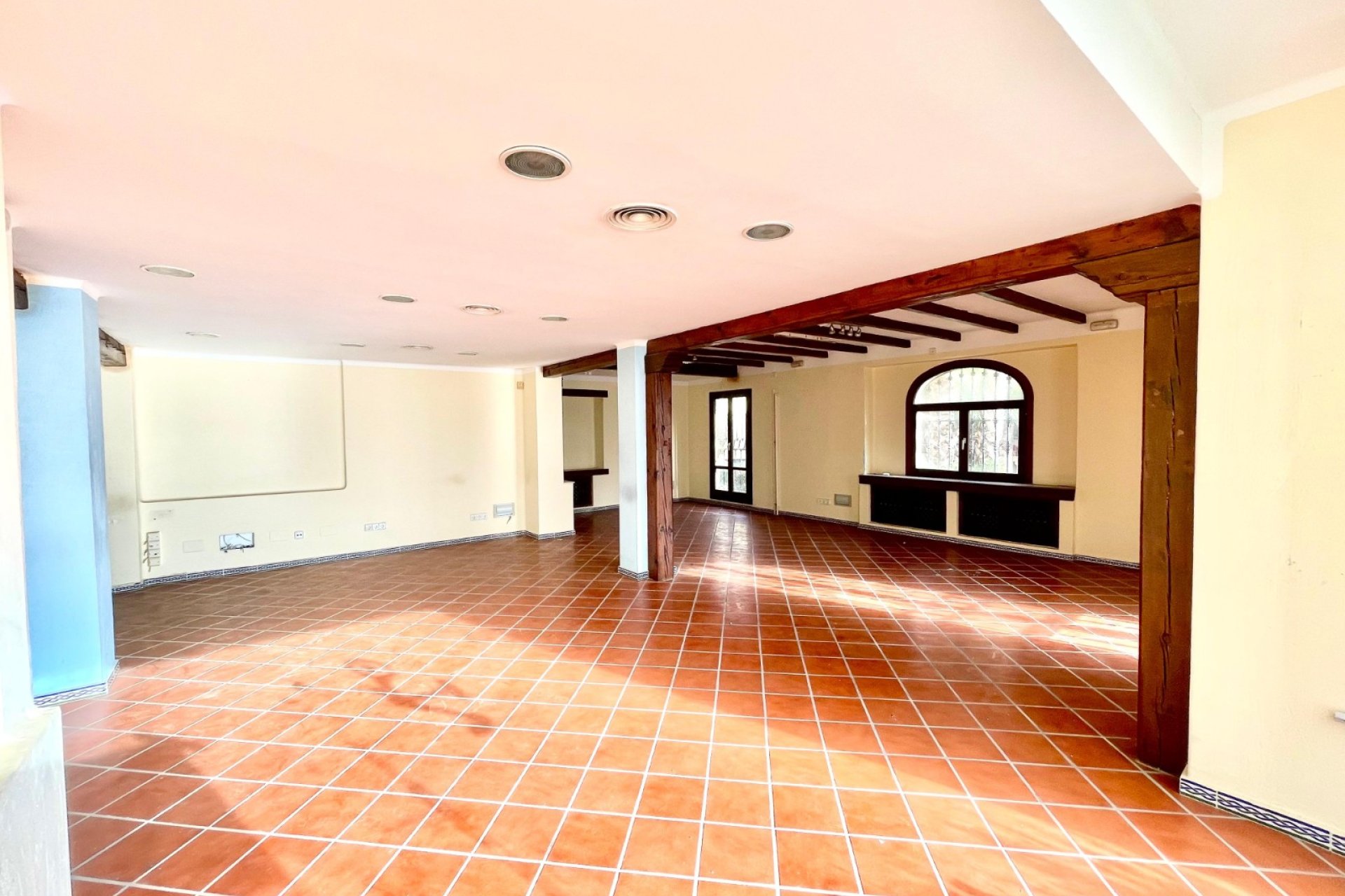 Resale - Commercial - Torrevieja - Playa Los Locos