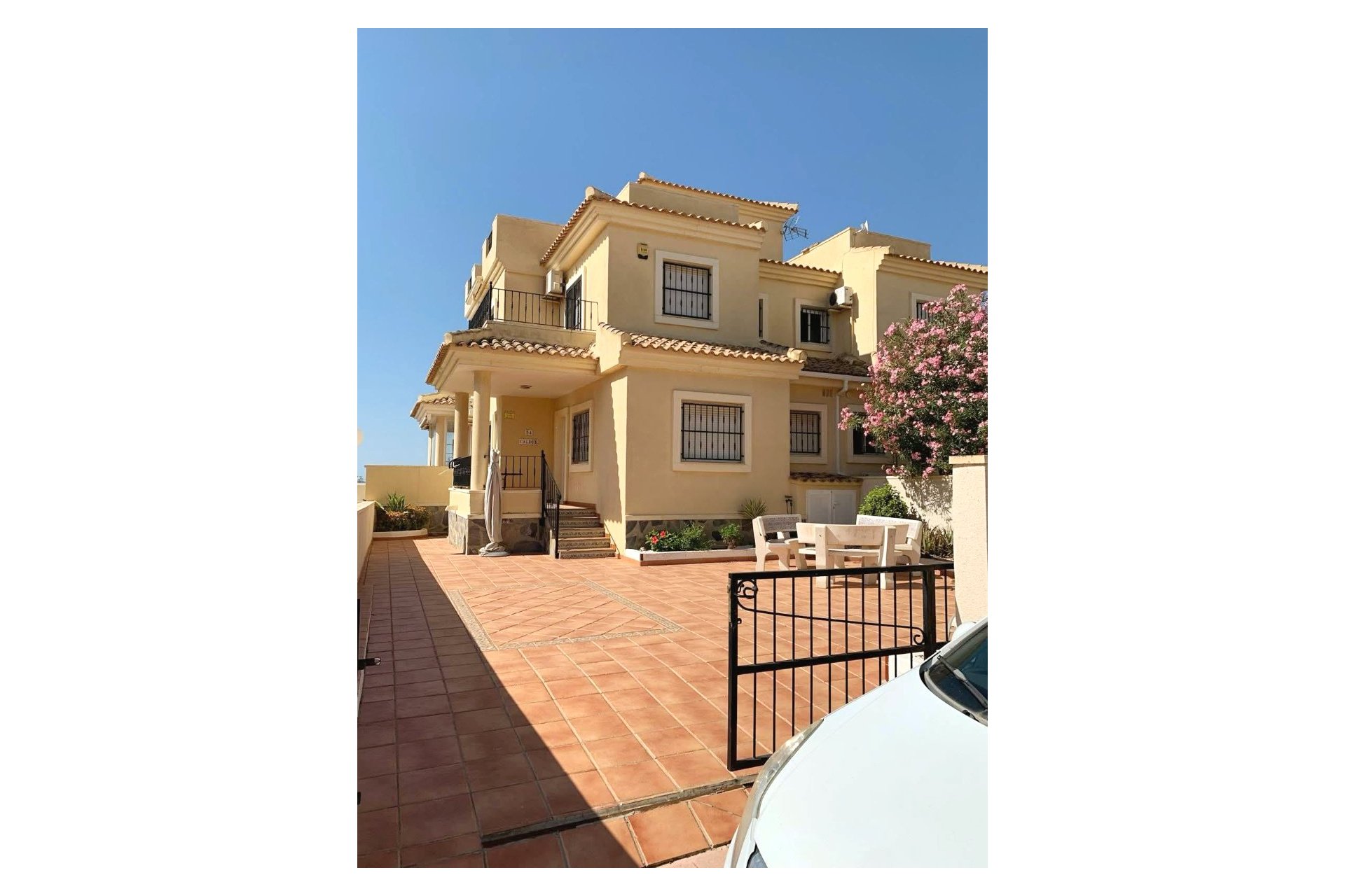 Resale - Townhouse - Ciudad quesada - Lo Pepin