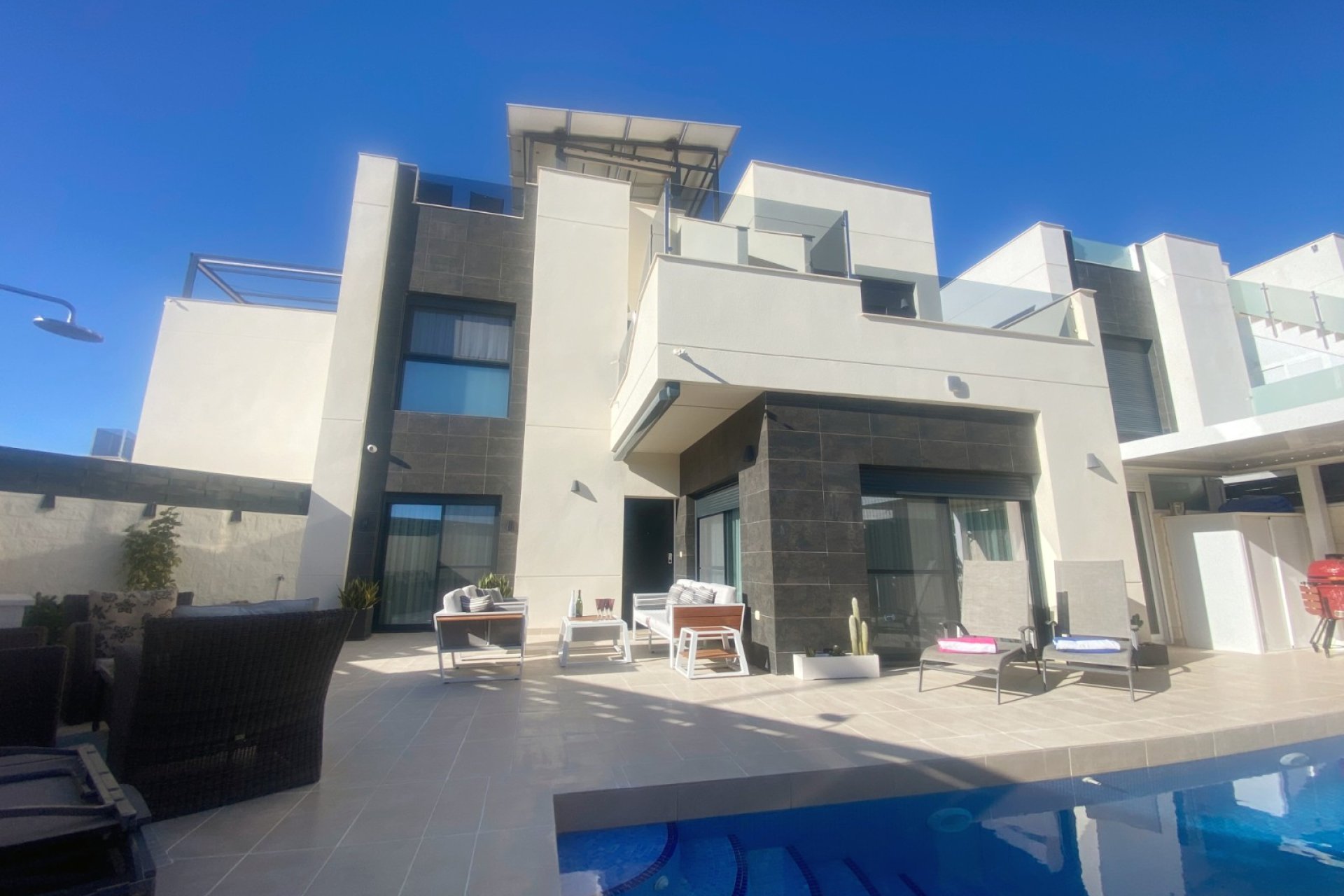 Resale - Townhouse - Ciudad quesada - Pueblo Bravo