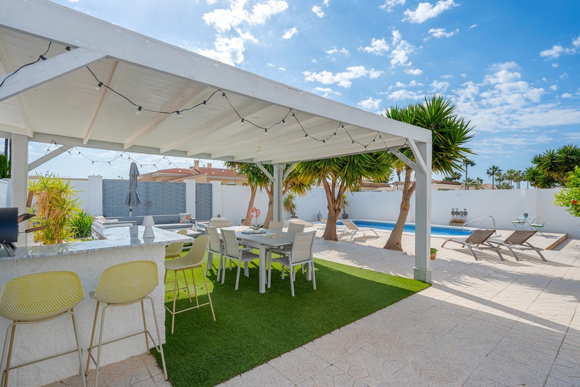 Resale - Townhouse - Ciudad quesada - Pueblo Bravo