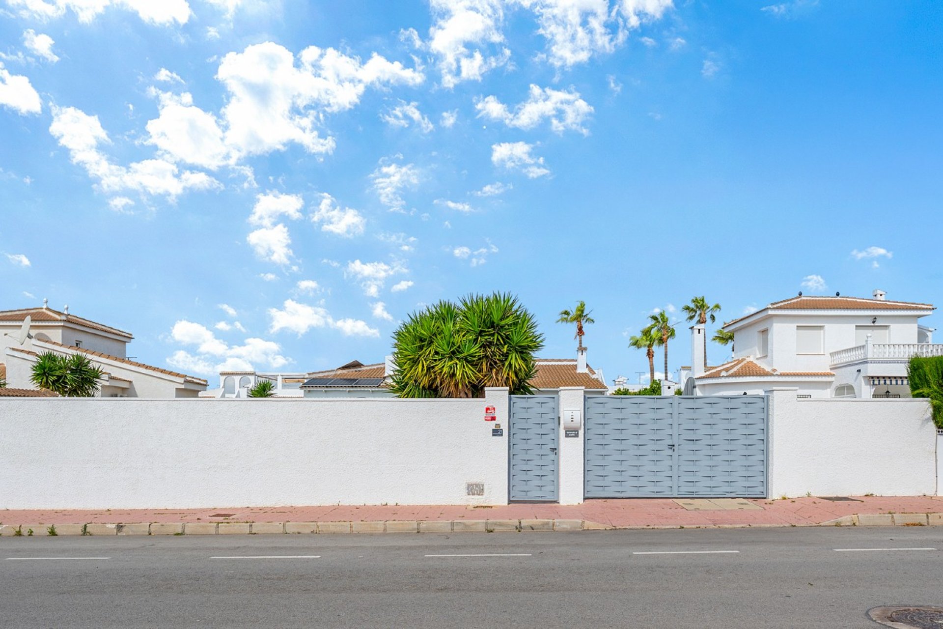 Resale - Townhouse - Ciudad quesada - Pueblo Bravo