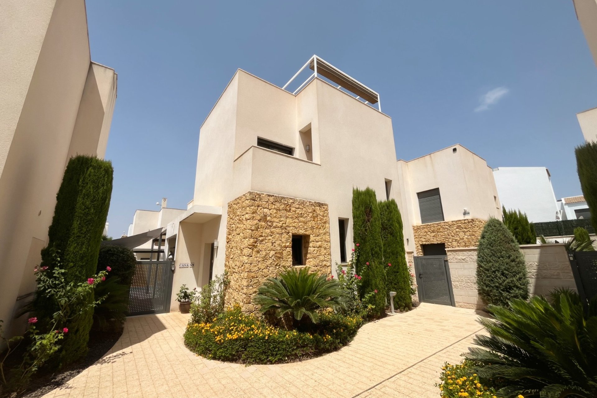 Resale - Townhouse - Ciudad quesada - Pueblo Bravo