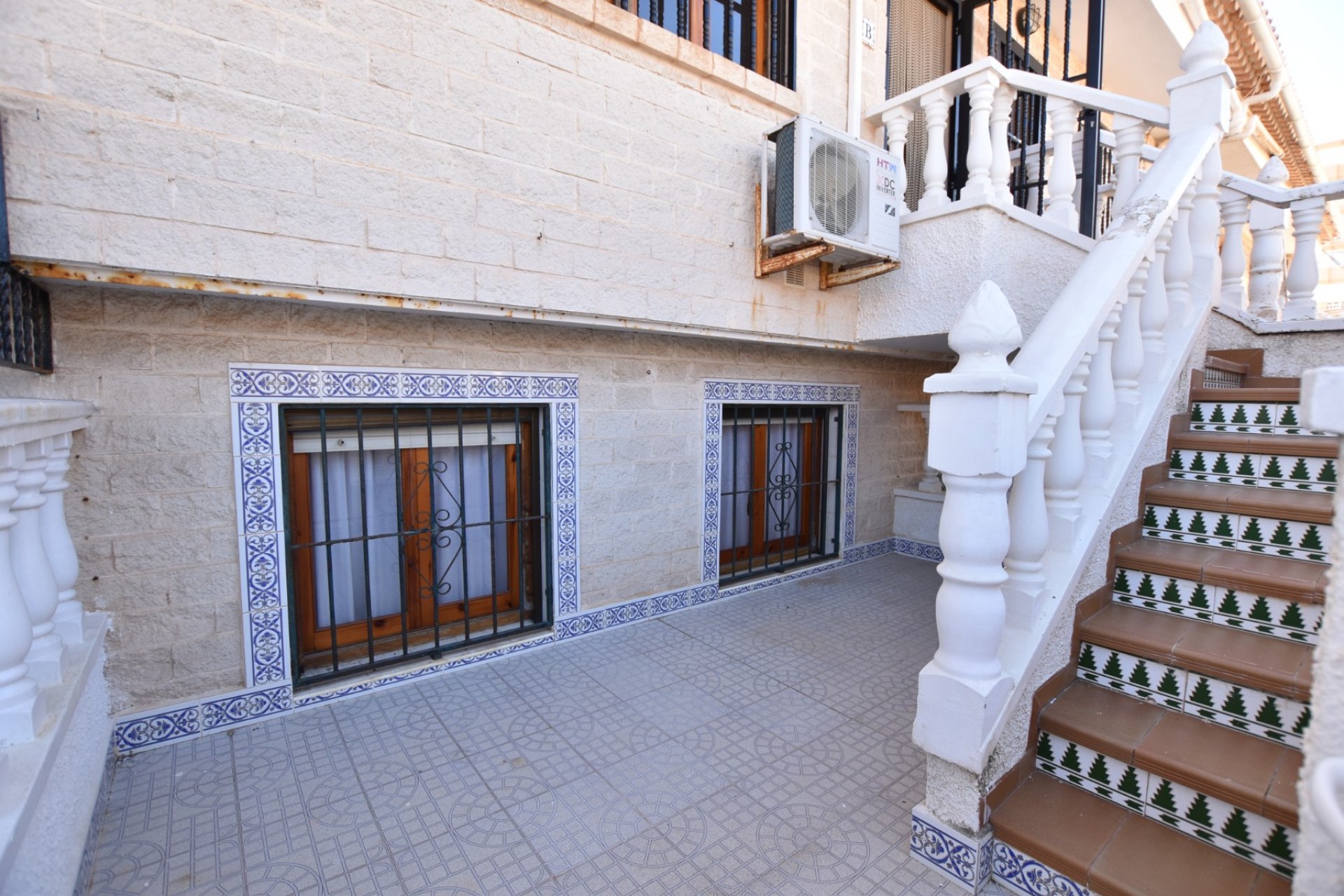 Resale - Townhouse - La Mata