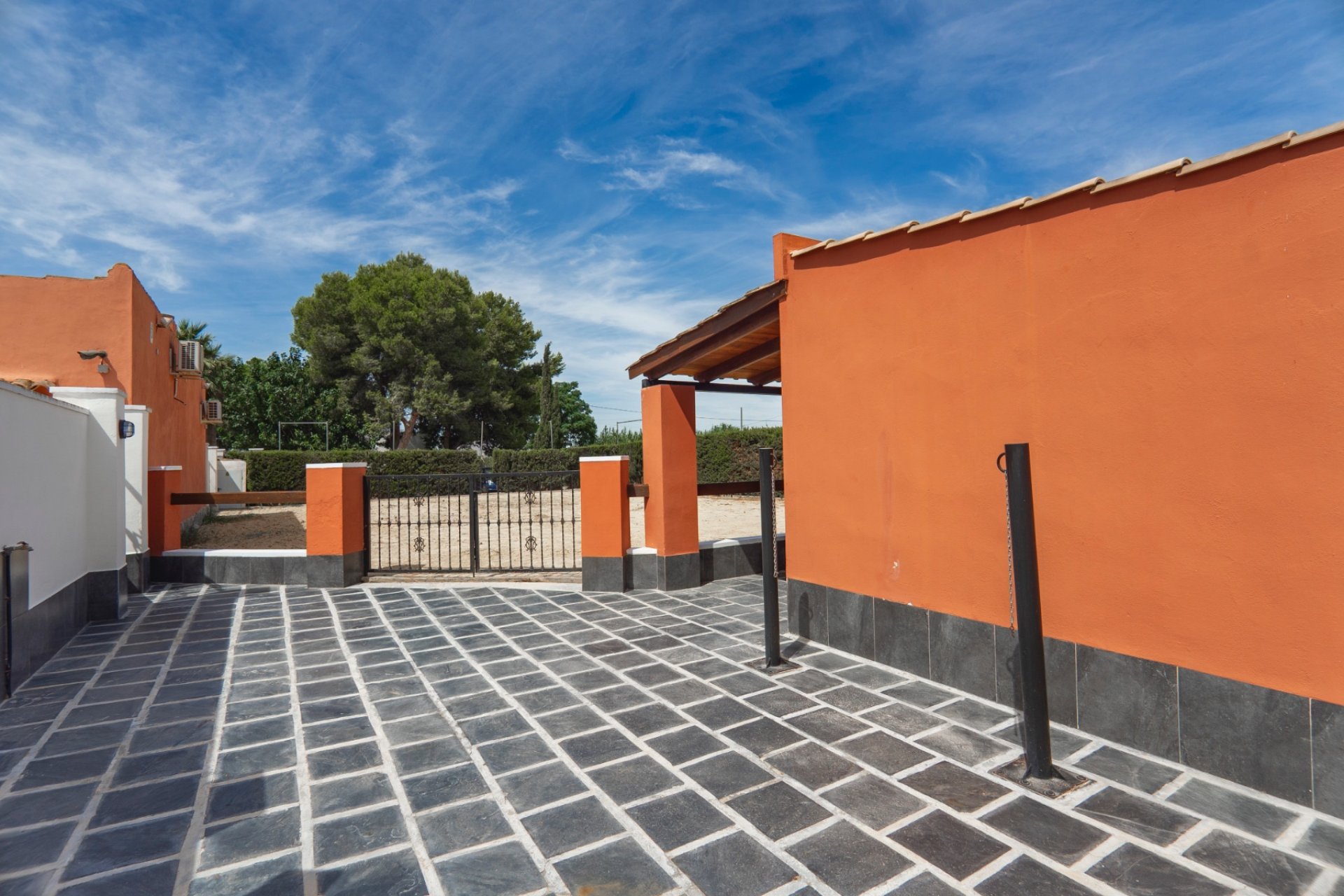 Resale - Townhouse - Las Heredades - Heredades