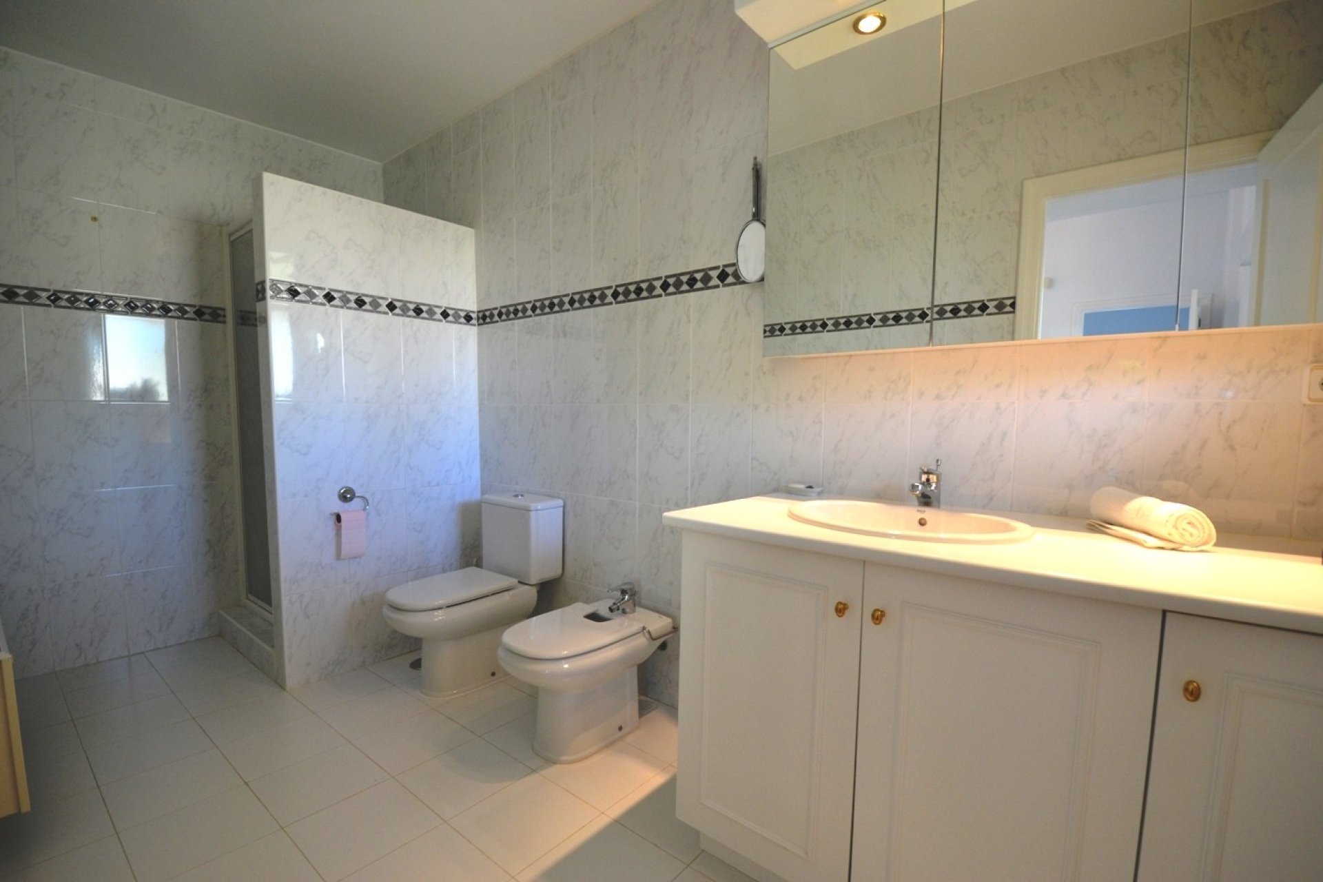 Resale - Villa - Altea