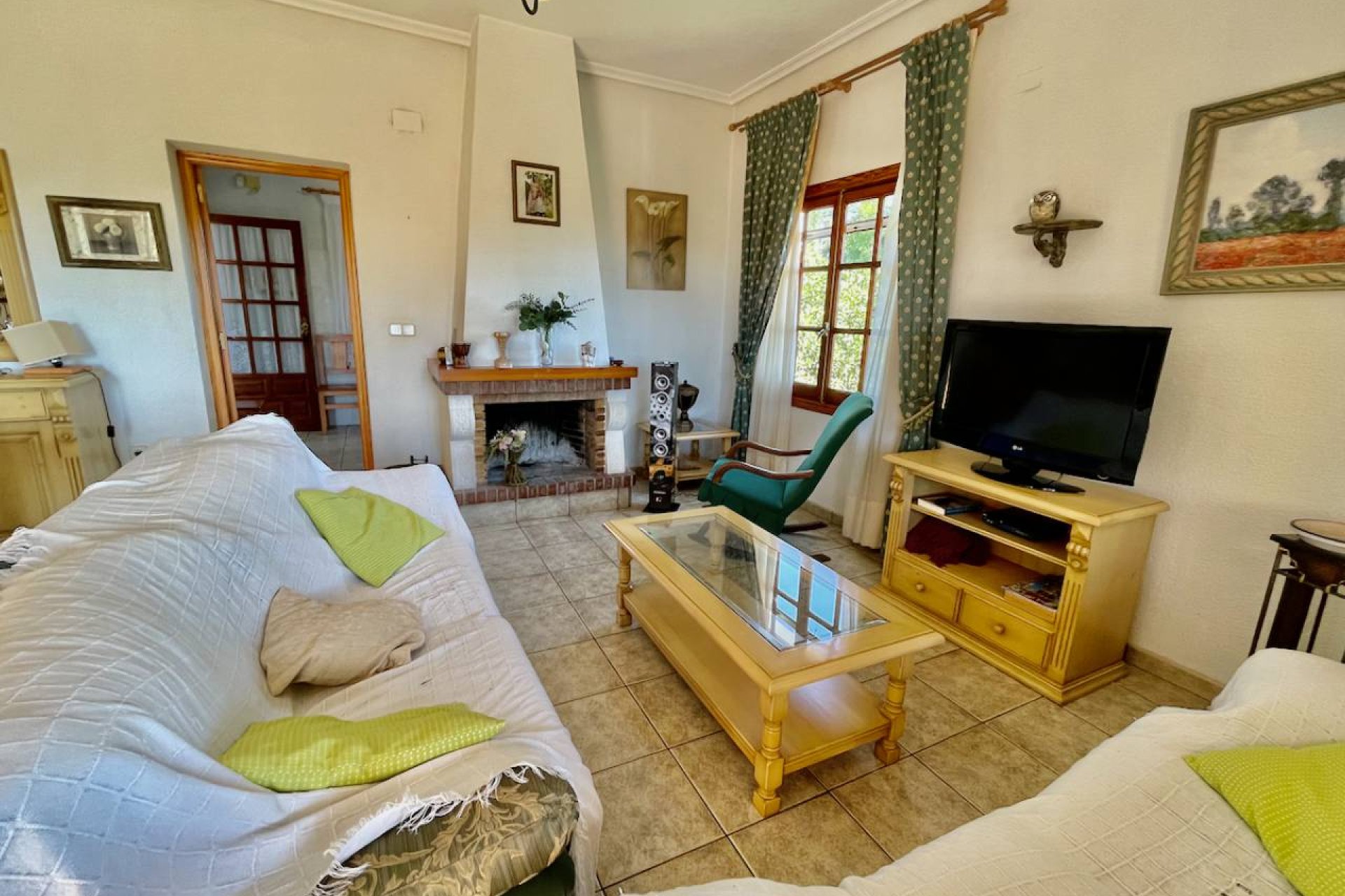 Resale - Villa - Daya Nueva