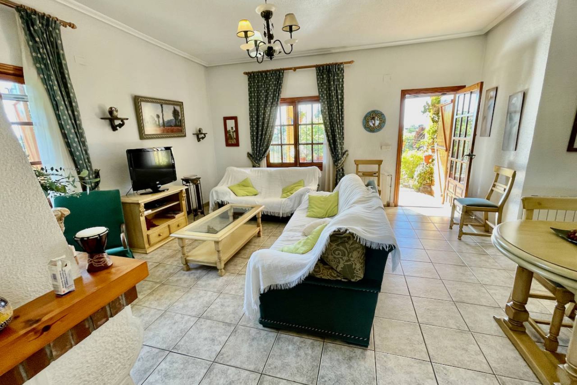 Resale - Villa - Daya Nueva