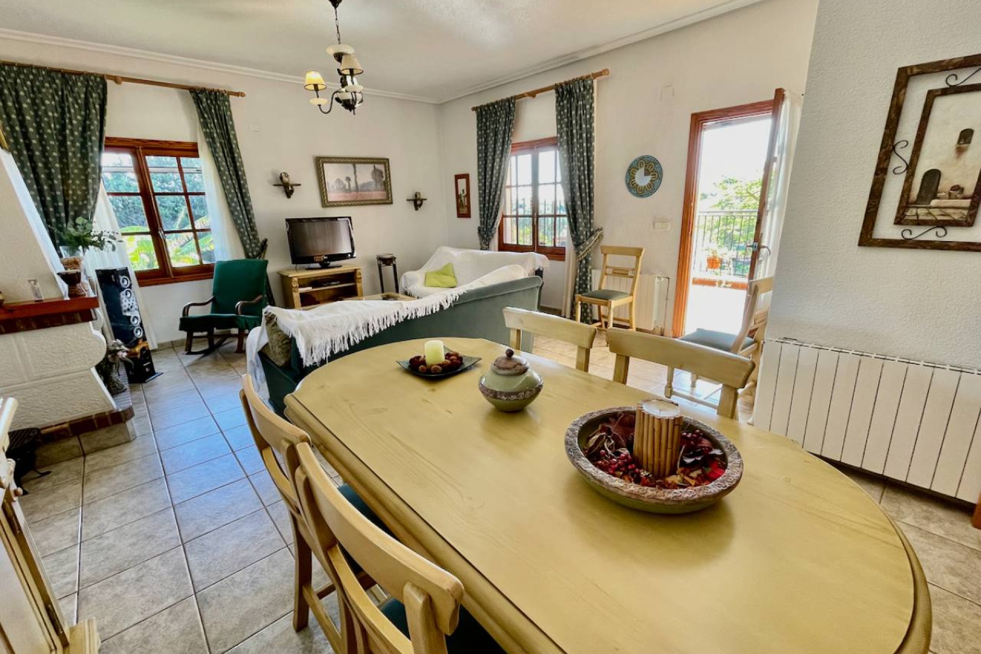 Resale - Villa - Daya Nueva