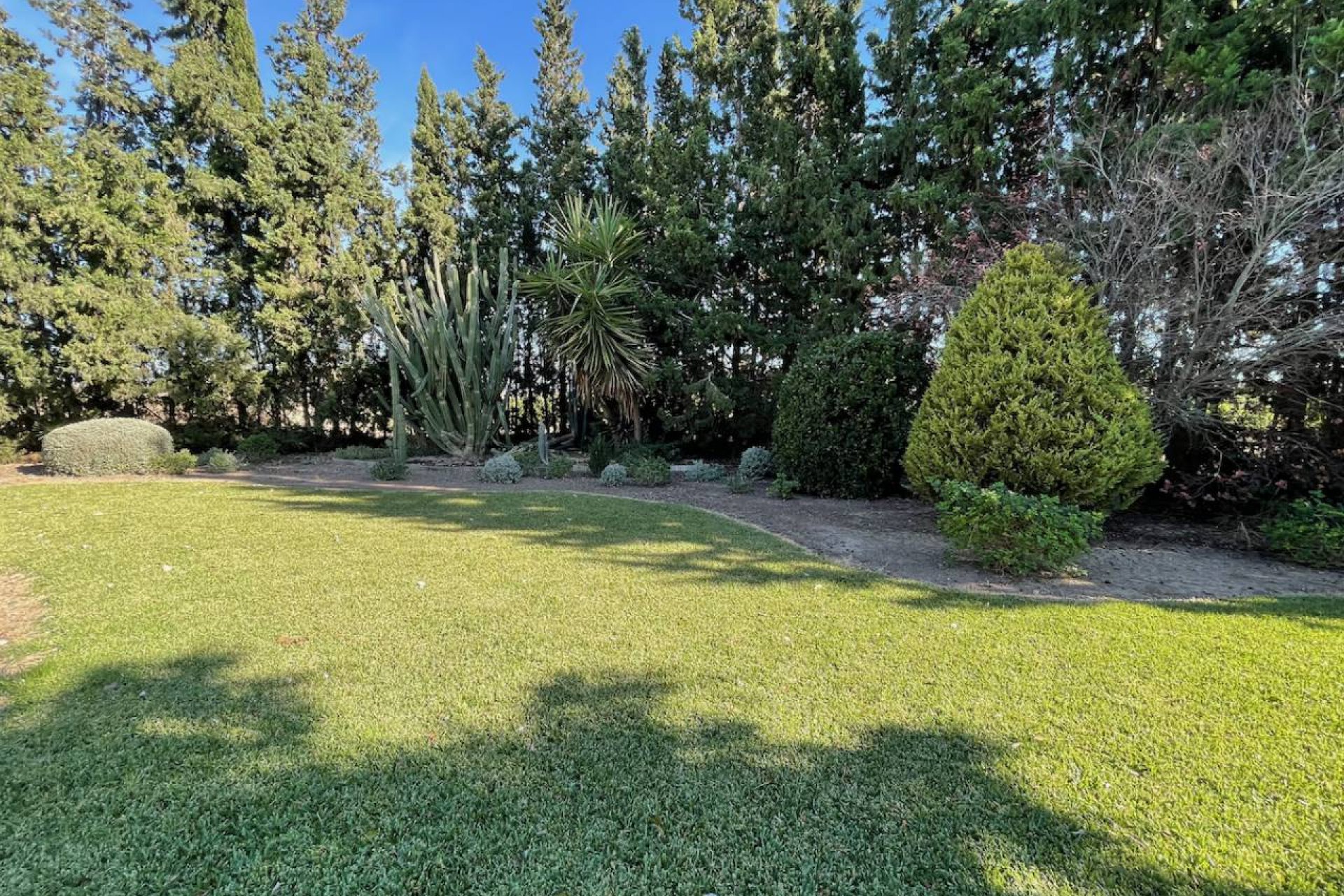 Resale - Villa - Daya Nueva