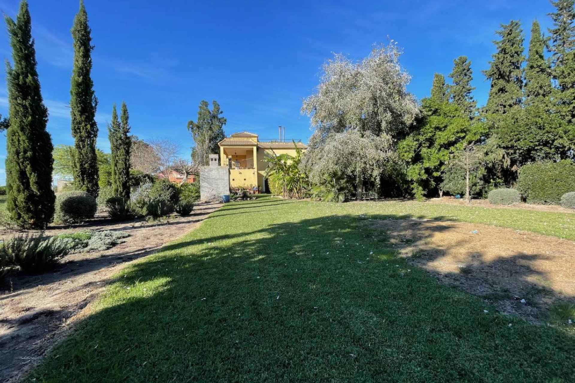 Resale - Villa - Daya Nueva