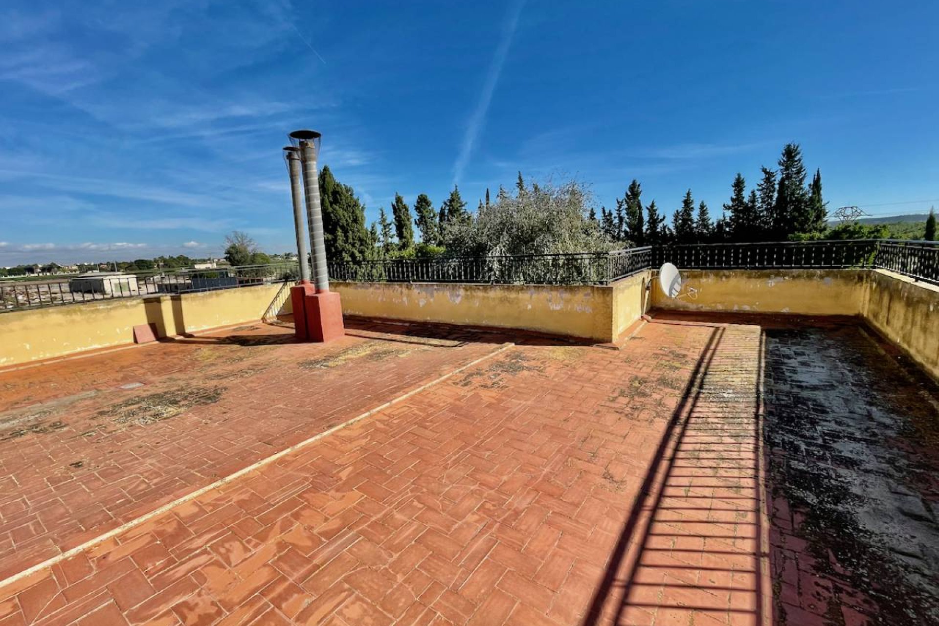 Resale - Villa - Daya Nueva