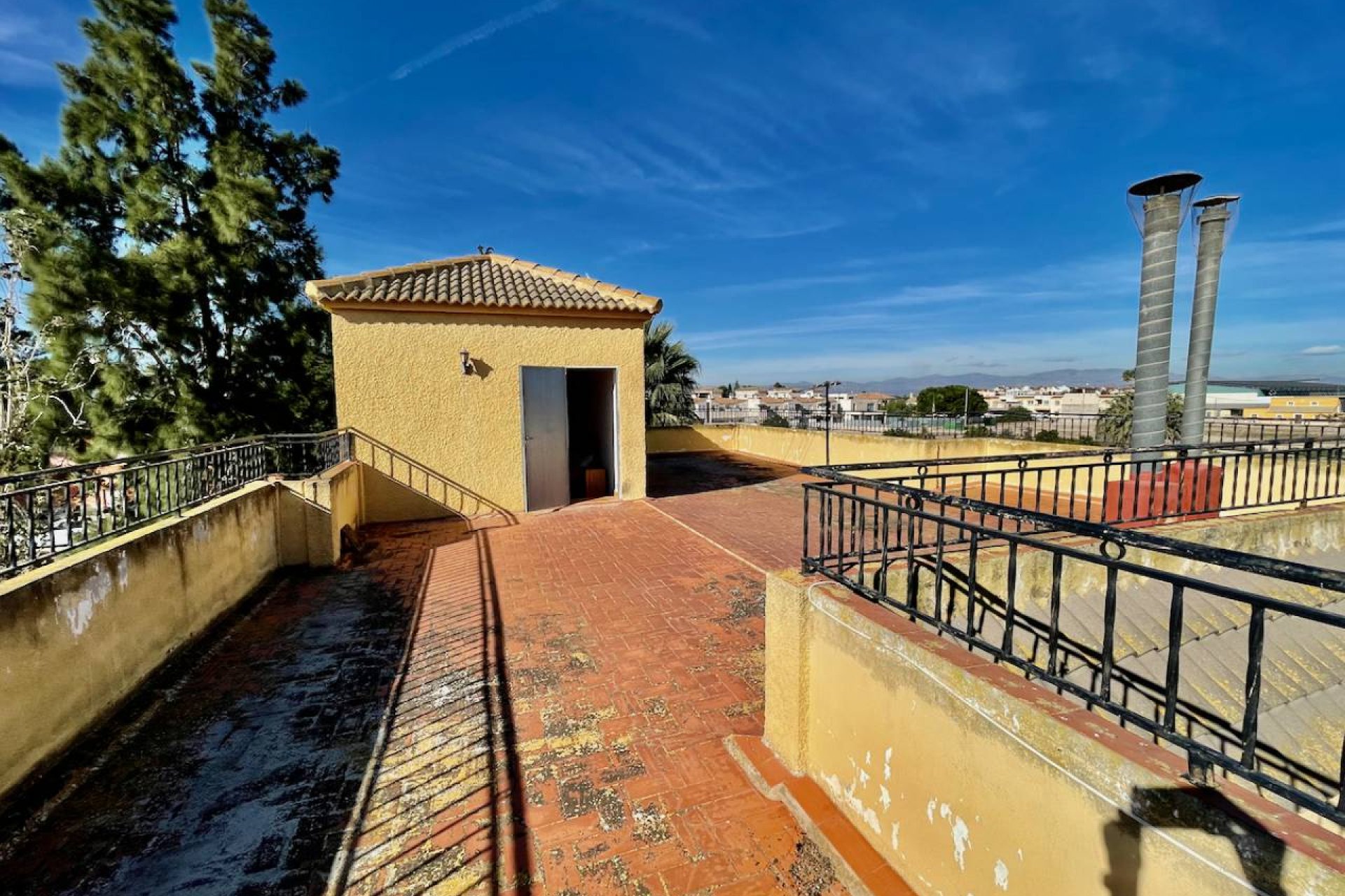 Resale - Villa - Daya Nueva