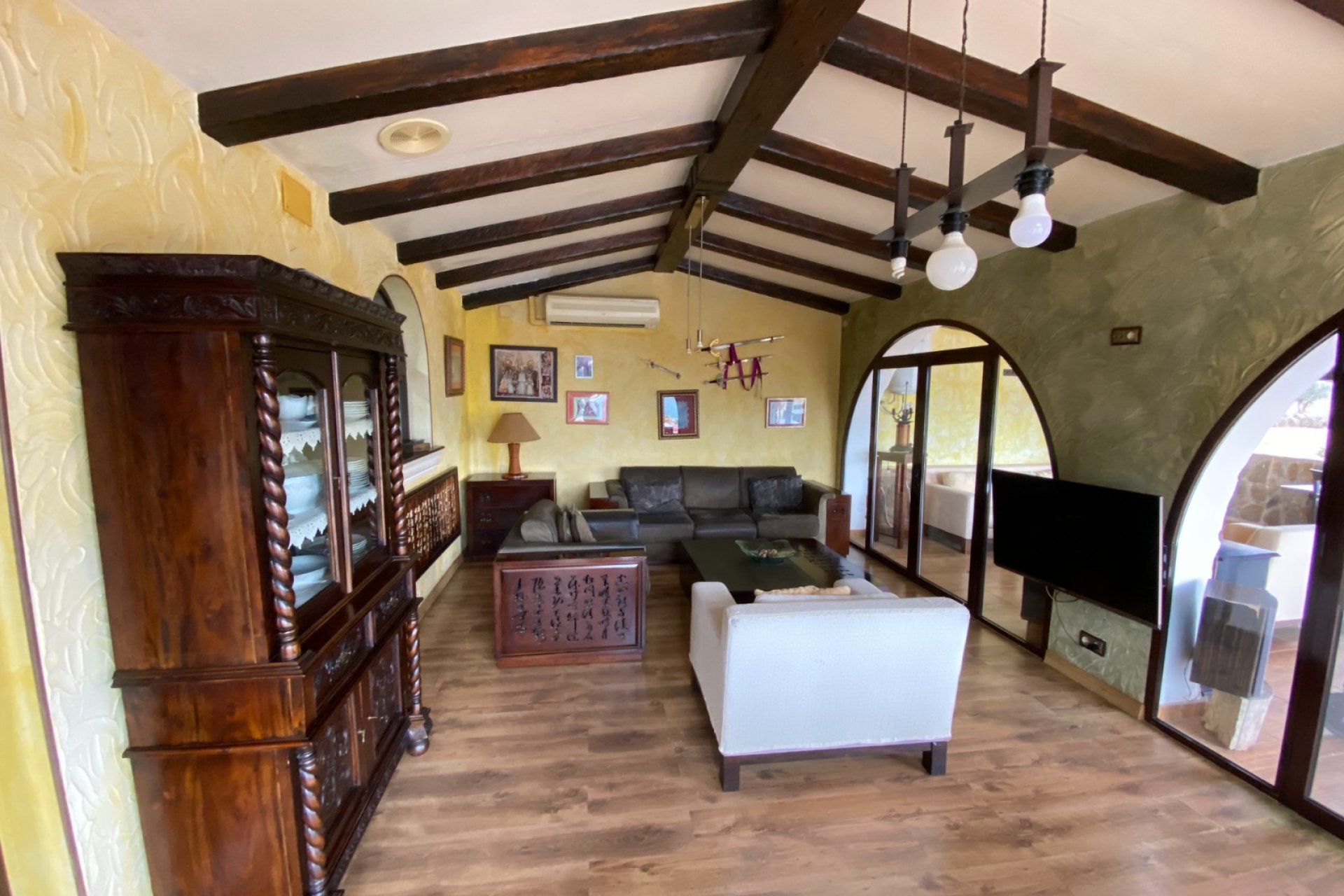 Resale - Villa - Sax