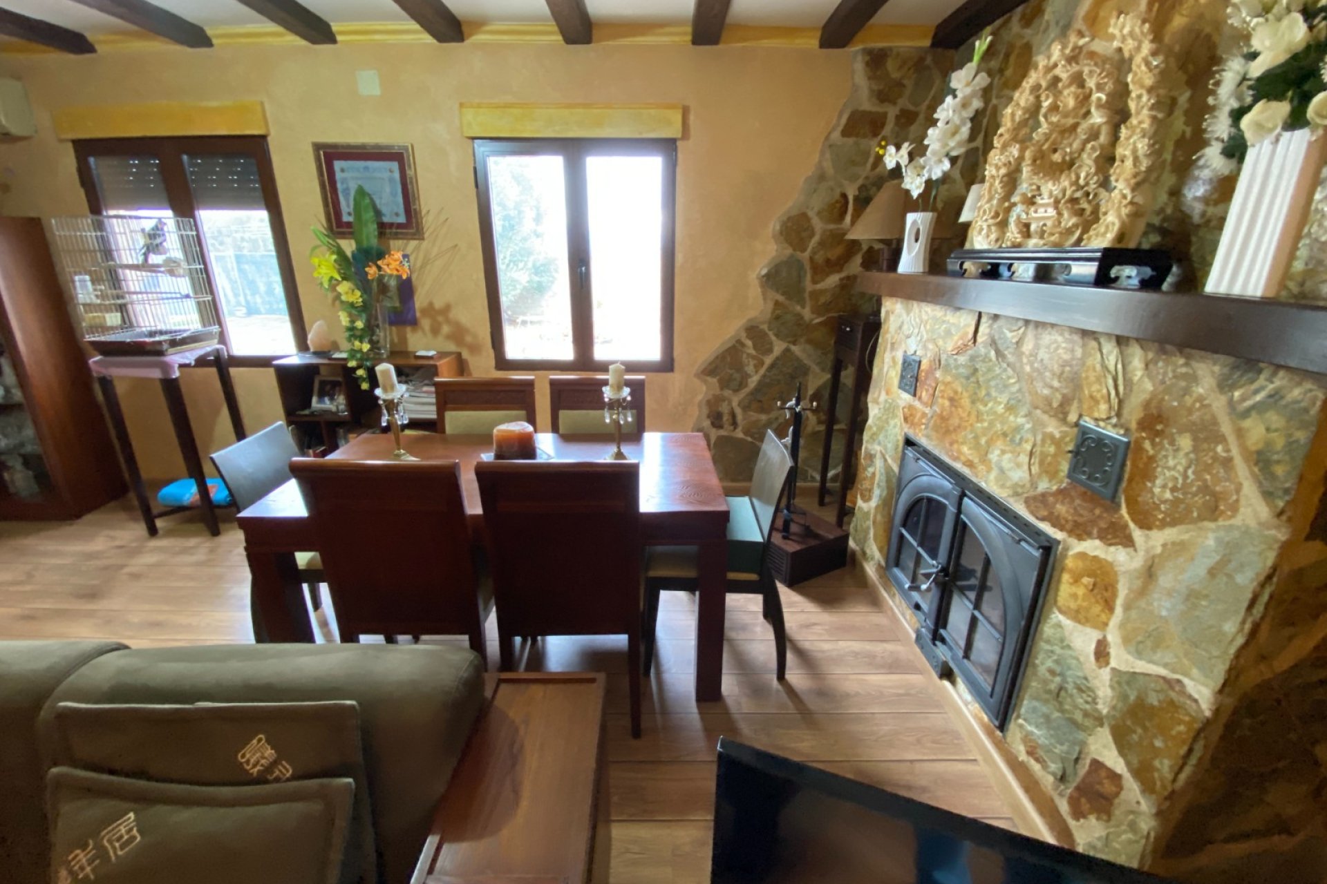 Resale - Villa - Sax