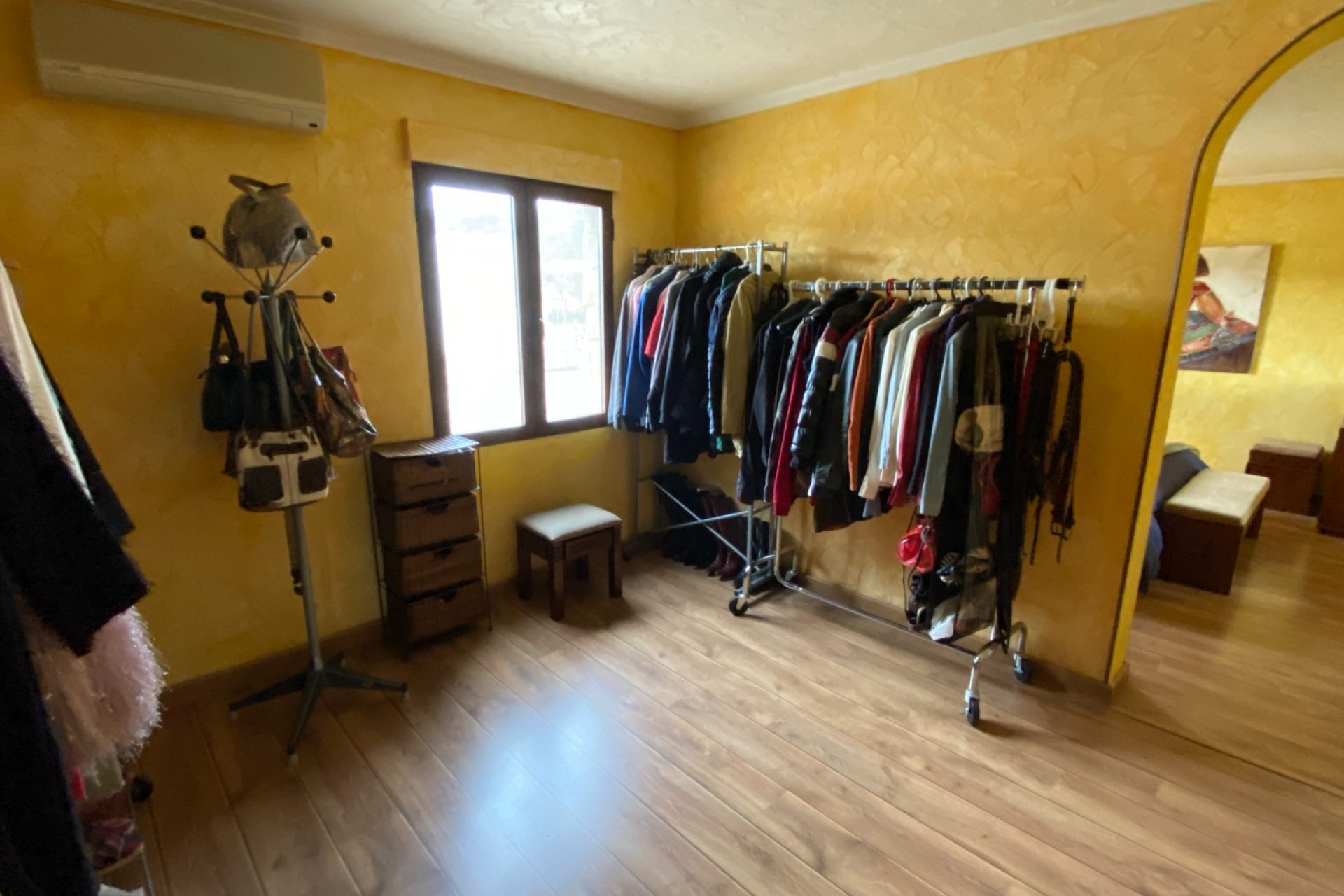 Resale - Villa - Sax