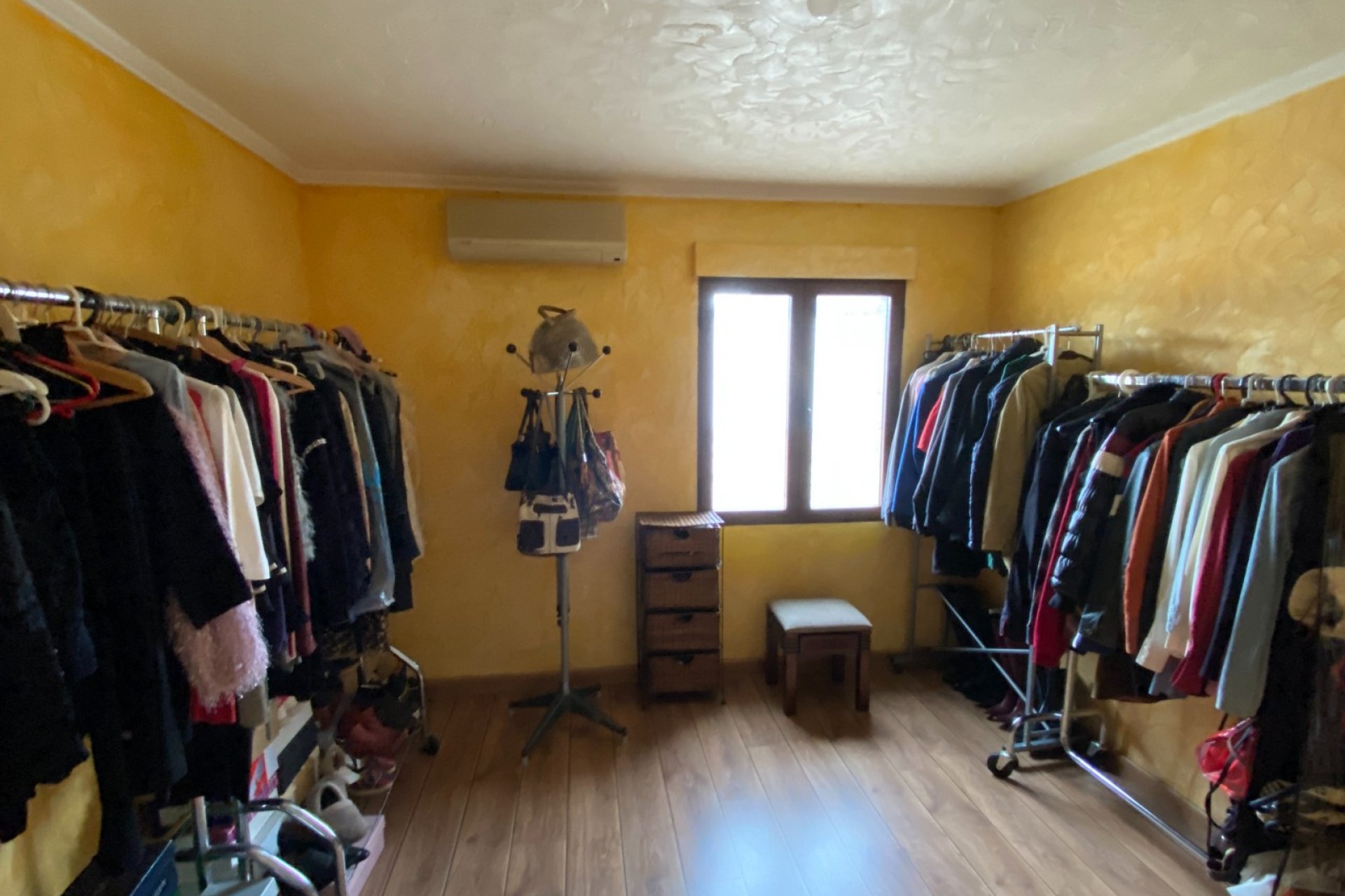 Resale - Villa - Sax