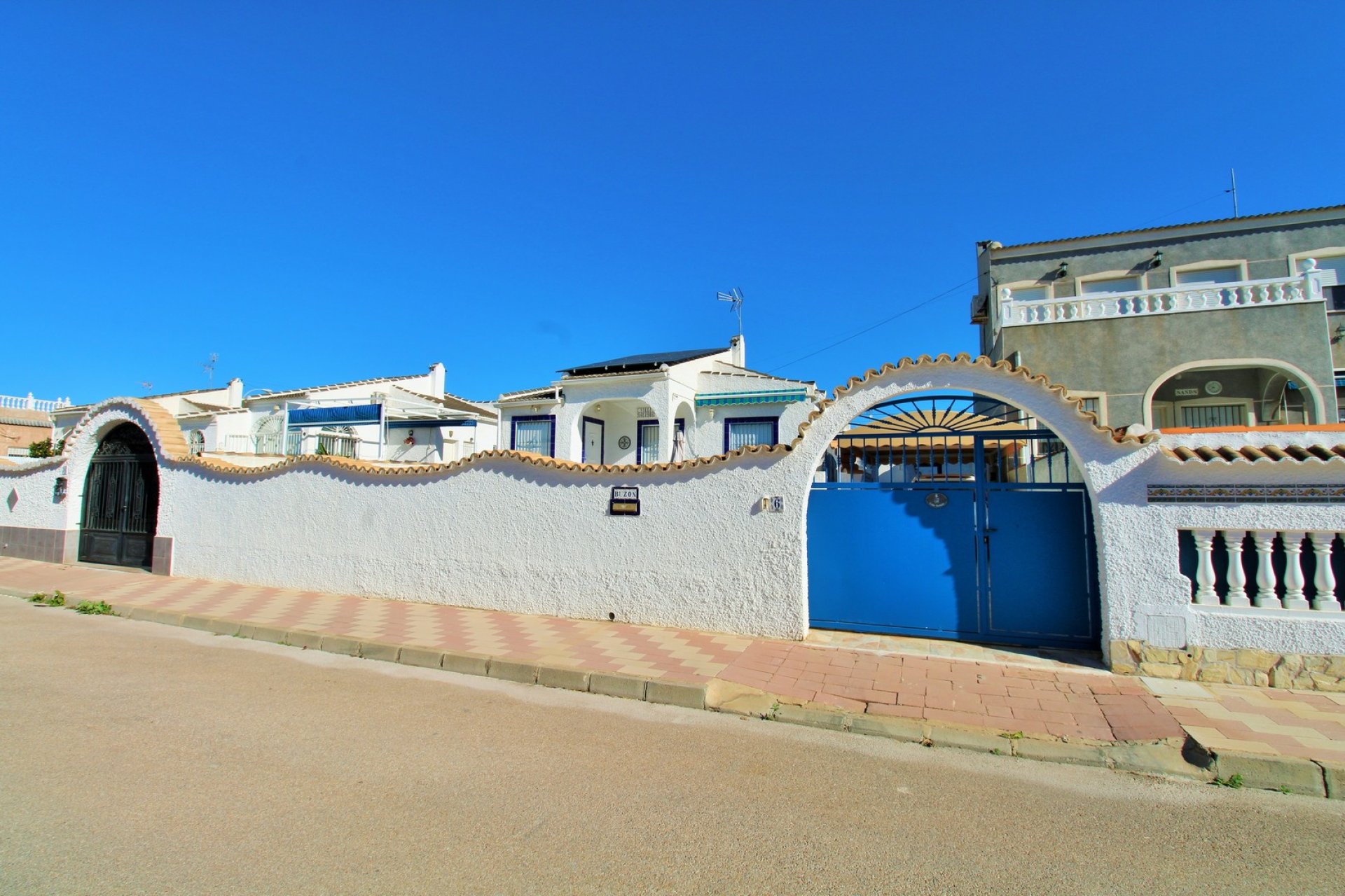 Resale - Villa - Torrevieja - El Chaparral