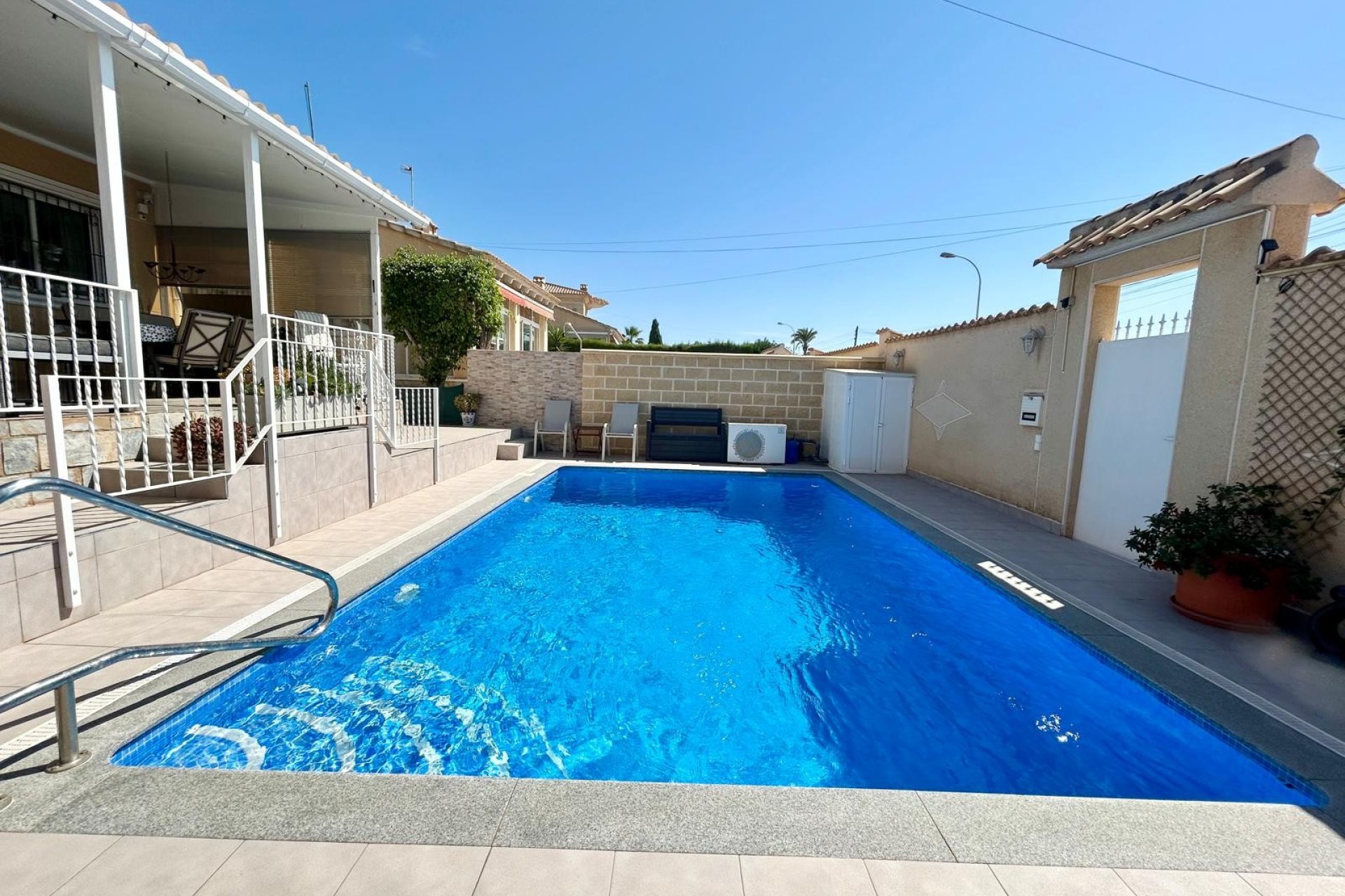 Resale - Villa - Torrevieja - La Siesta