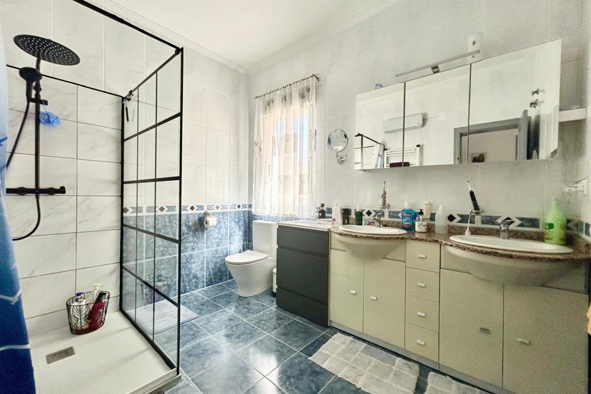 Resale - Villa - Torrevieja - La Siesta