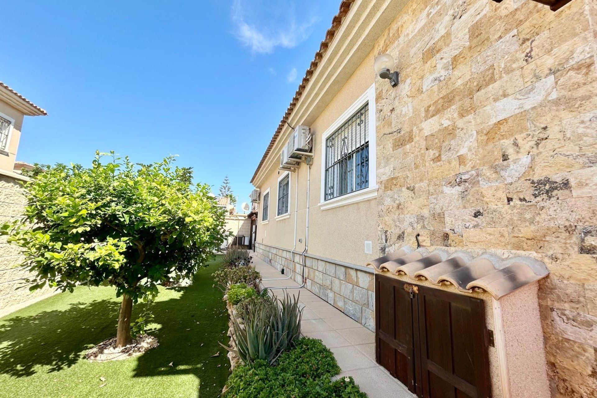 Resale - Villa - Torrevieja - La Siesta