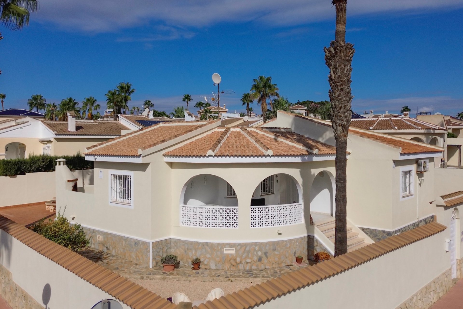 Reventa - Villa - Ciudad quesada - La Fiesta