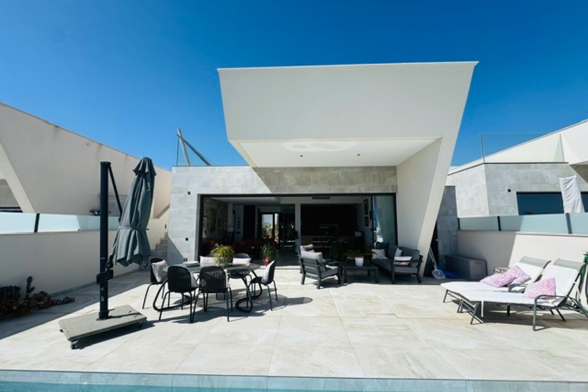 Reventa - Villa - Ciudad quesada - La Fiesta