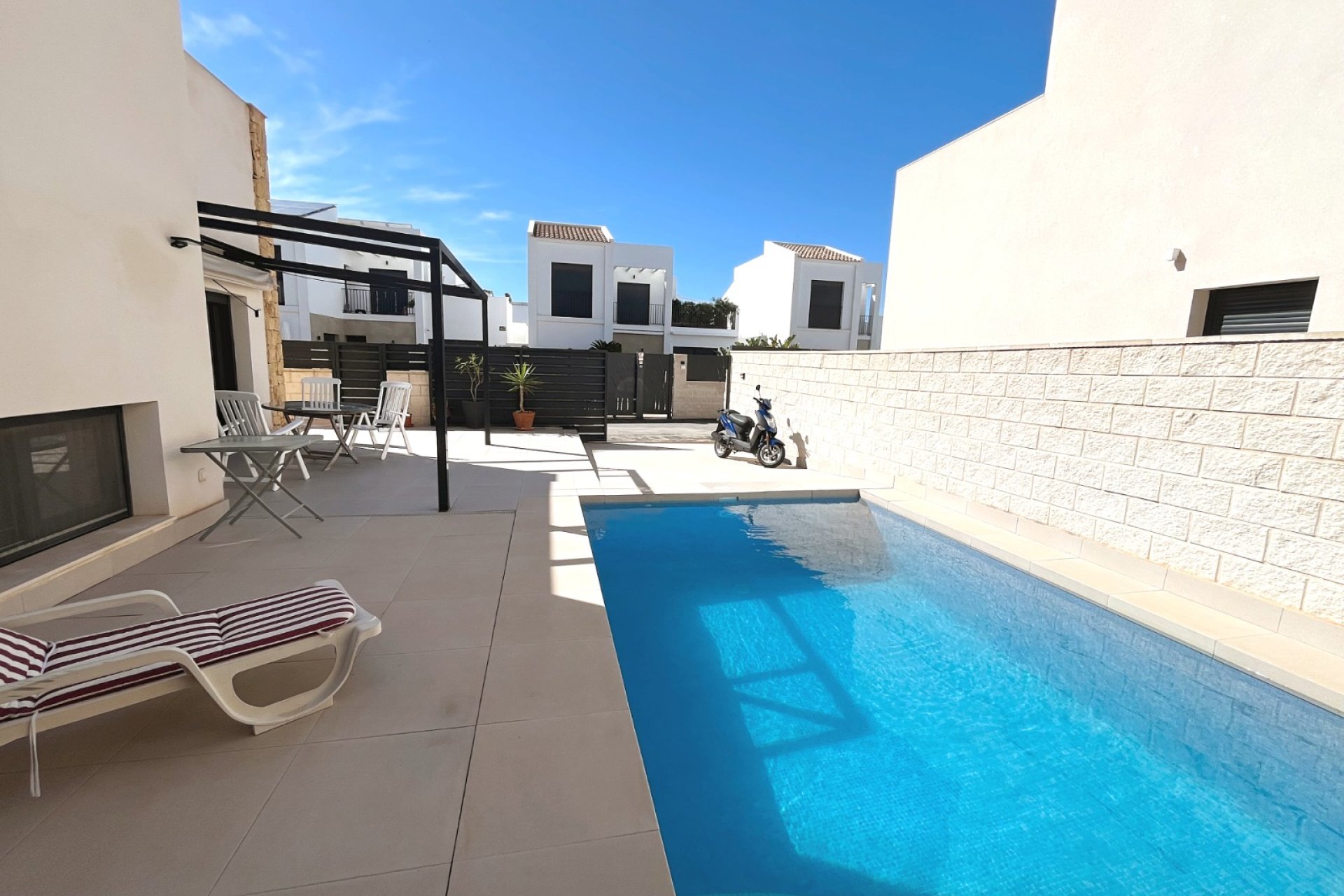 Reventa - Villa / Semi pareado - Ciudad quesada - Pueblo Bravo