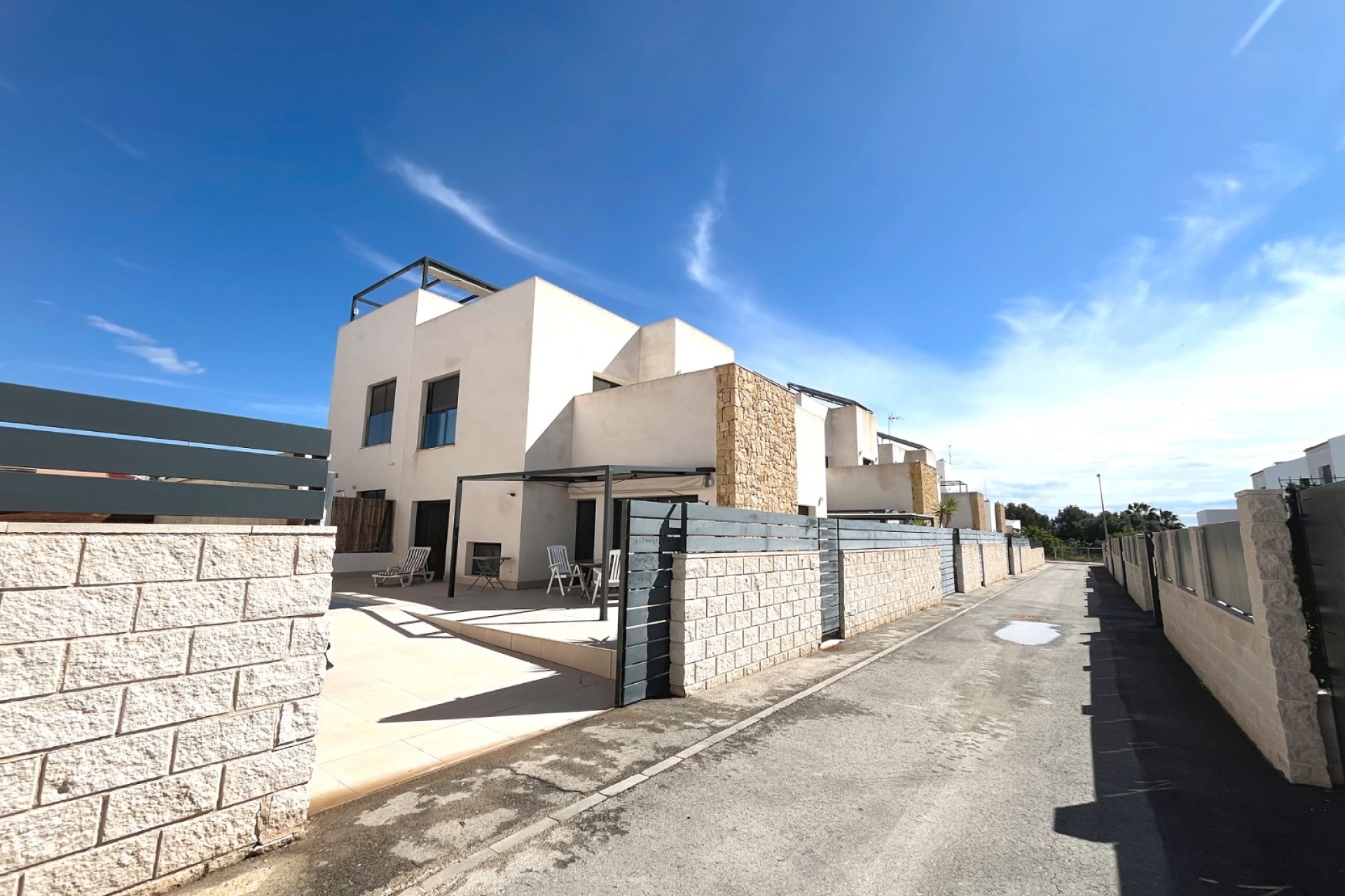 Reventa - Villa / Semi pareado - Ciudad quesada - Pueblo Bravo