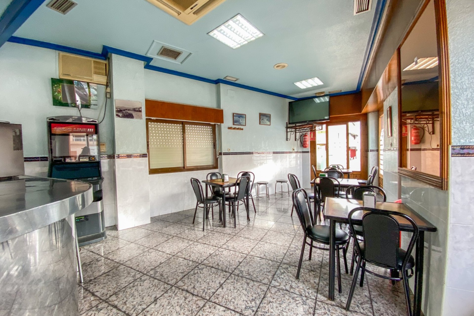 Revente - Commercial - Aguilas - Center