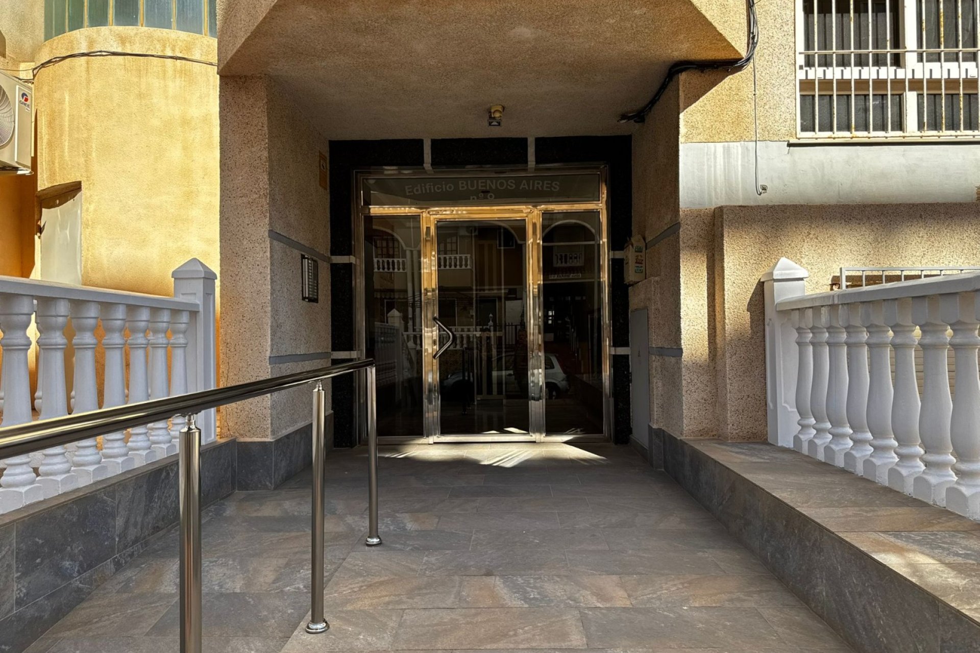 Revente - Commercial - Punta Prima