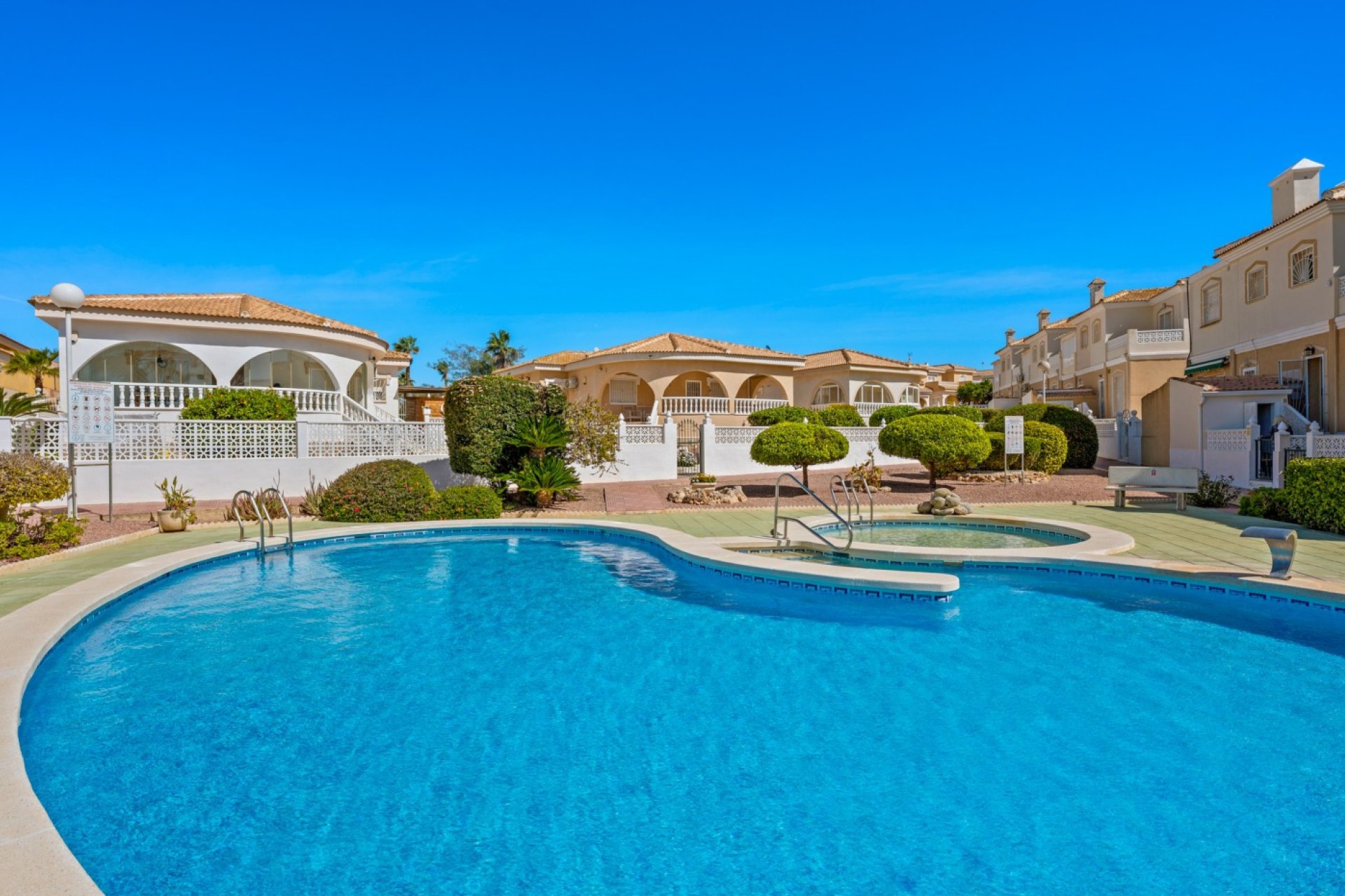 Revente - Villa / Jumelée - Benijofar - Monte Azul/ El Dorado