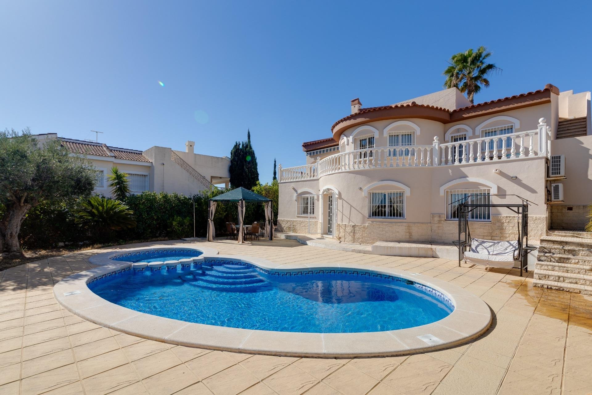 Villa independiente con piscina privada en Ciudad Quesada- Costa Blanca