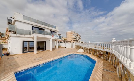 Villa - Resale - Torrevieja - MGRU-46885