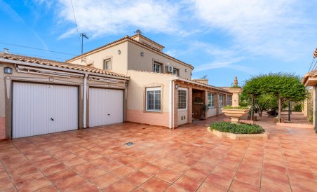 Villa - Resale - Torrevieja - MGRU-94712