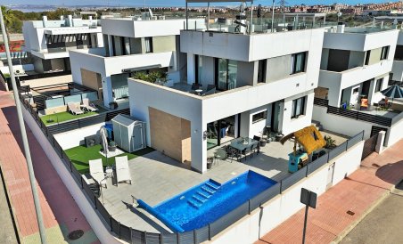 Villa - Resale - Villamartín - Villamartín