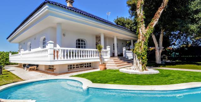 Villa indépendante de luxe à Torreta Florida Torrevieja avec piscine privée et grande parcelle