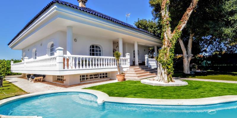 Villa indépendante de luxe à Torreta Florida Torrevieja avec piscine privée et grande parcelle
