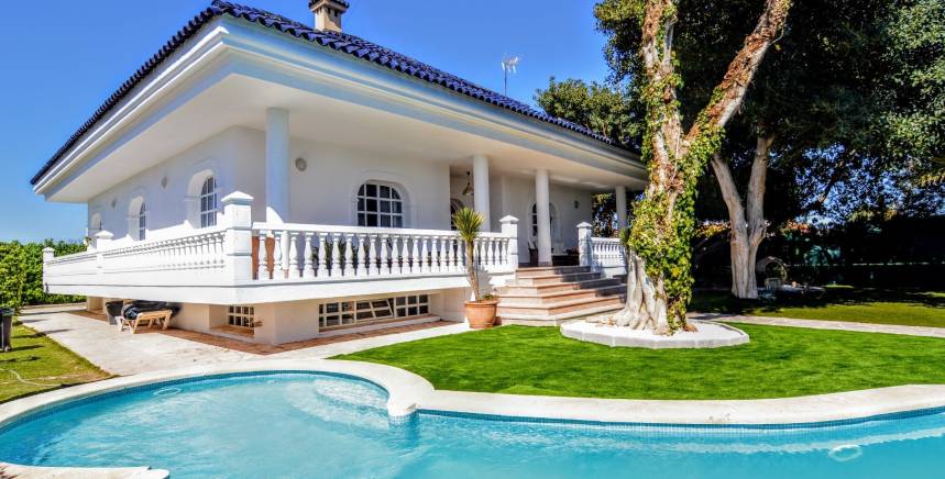 Villa indépendante de luxe à Torreta Florida Torrevieja avec piscine privée et grande parcelle