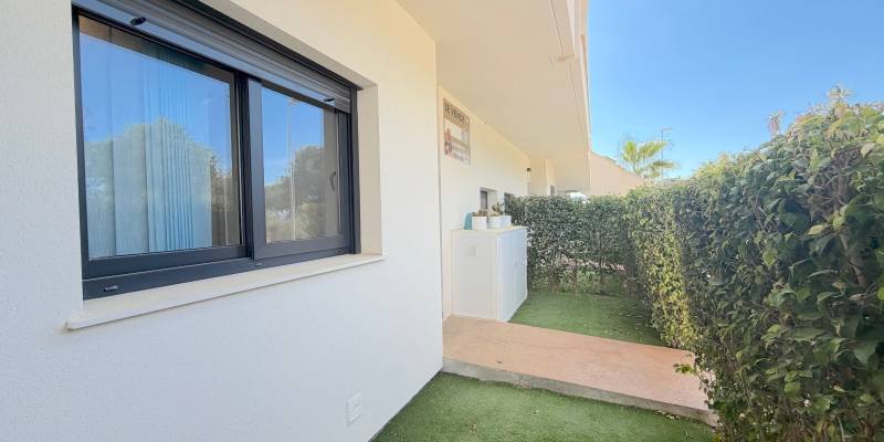 Apartamento en primera línea de golf Lo Romero – 2 dormitorios – Vistas al golf – Costa Blanca-Prix : 280.000 €