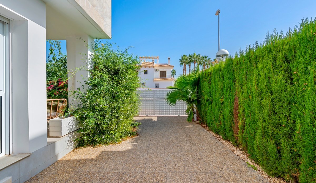 Resale - Townhouse - Ciudad quesada - Doña Pepa